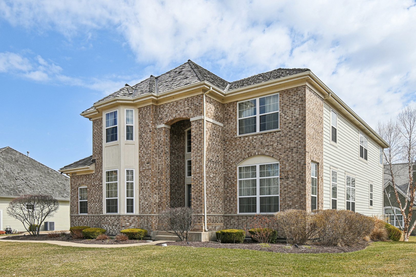 1037 MORAY Drive