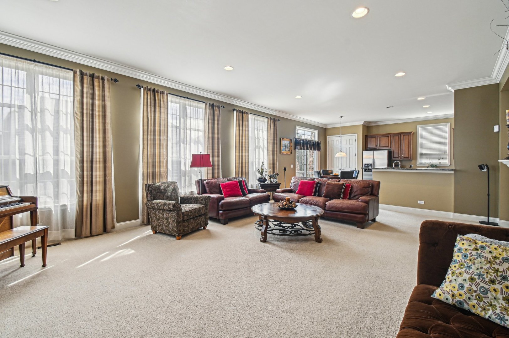 1037 MORAY Drive