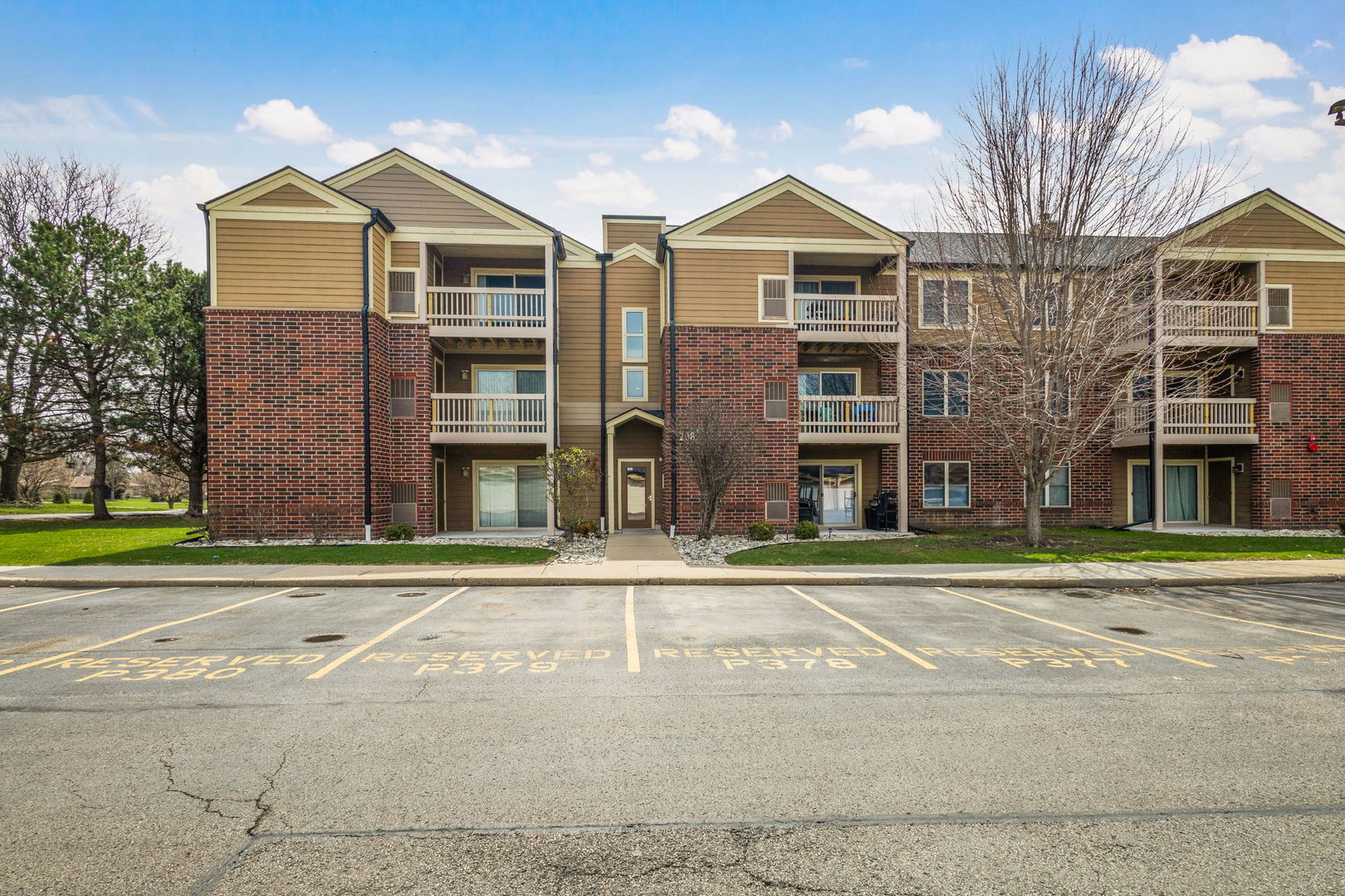 208 Glengarry Drive Unit: 301