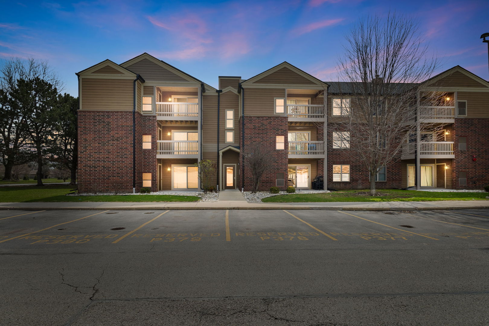 208 Glengarry Drive Unit: 301