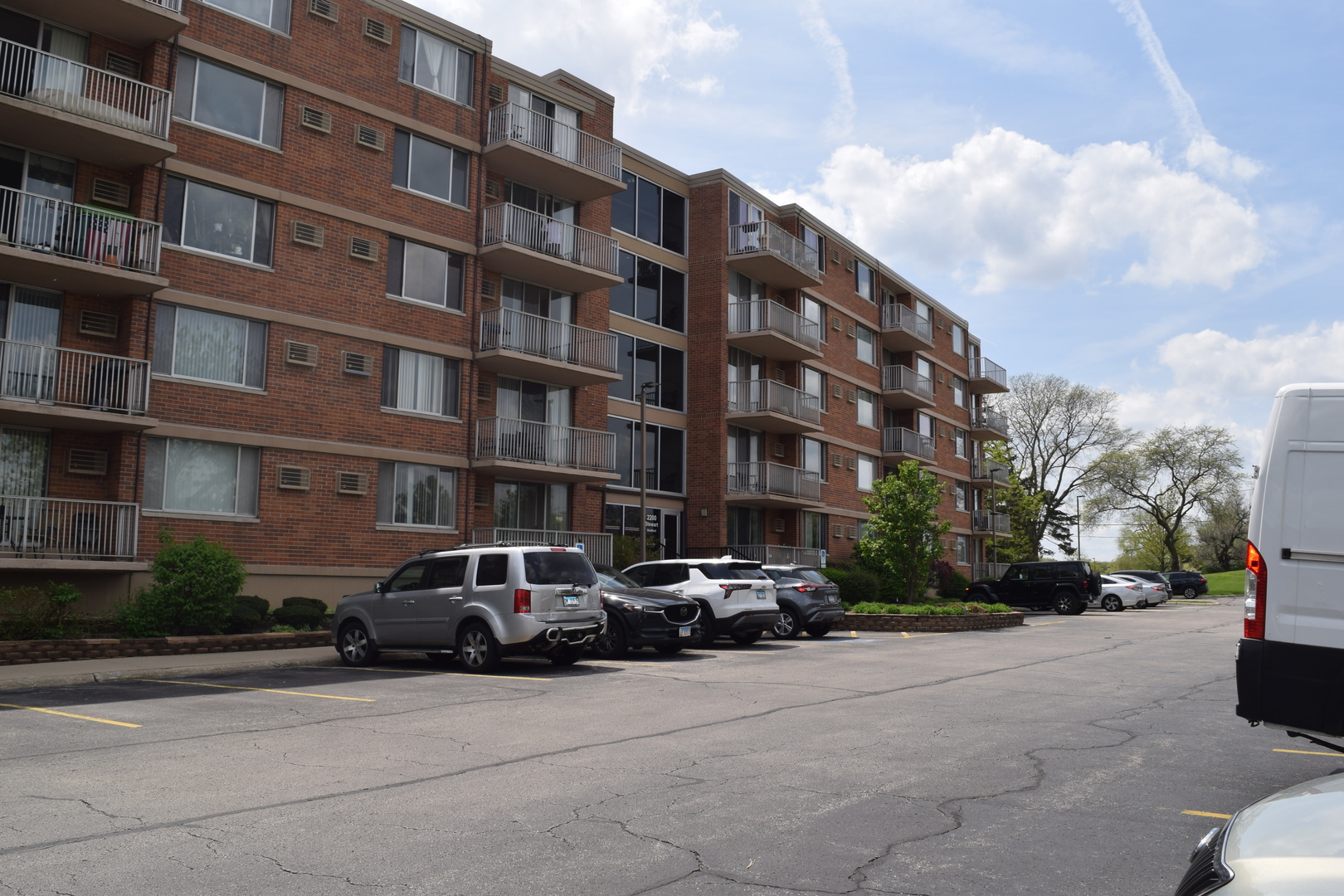 2200 S Stewart Avenue Unit: 1C