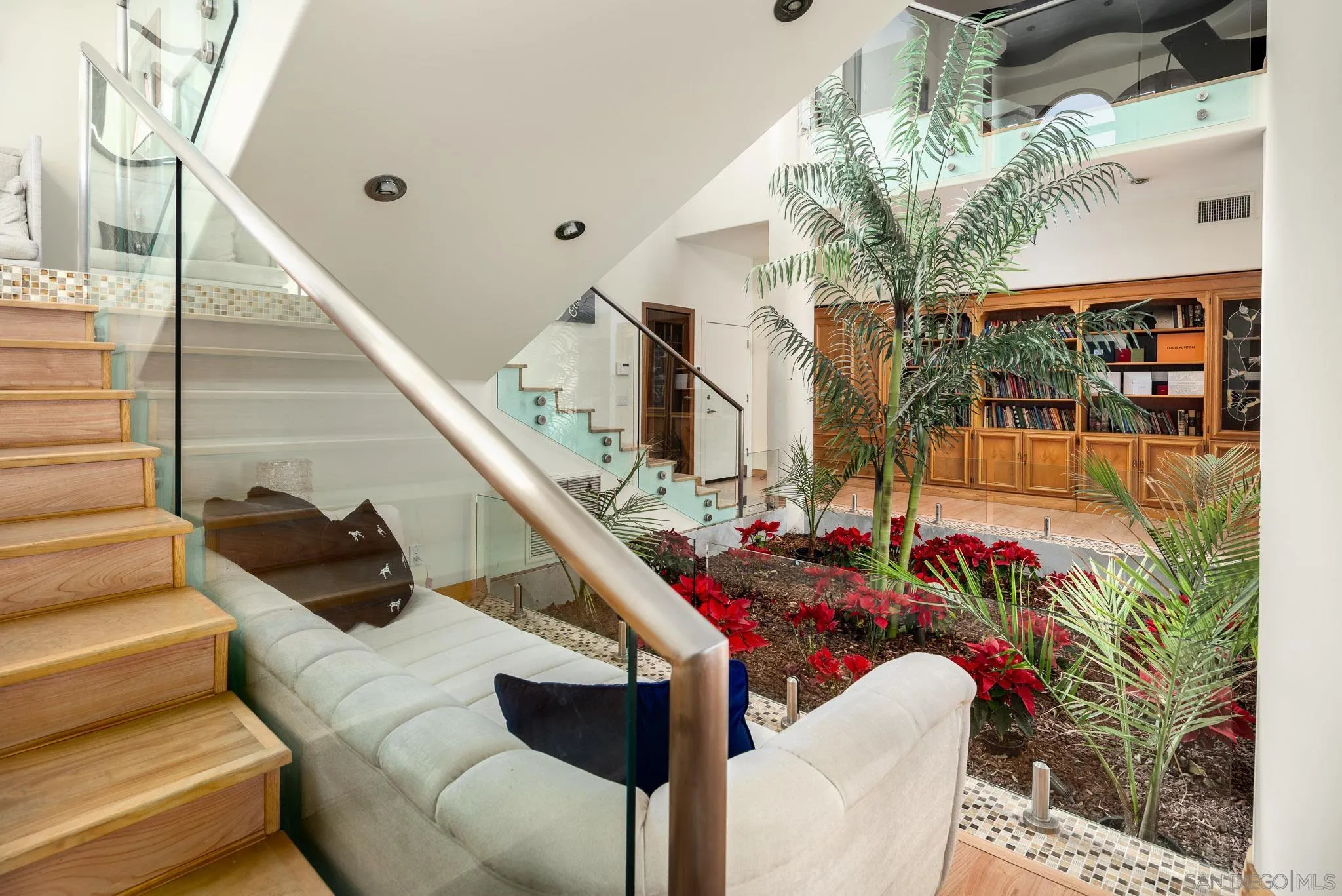 5848 Meadows Del Mar