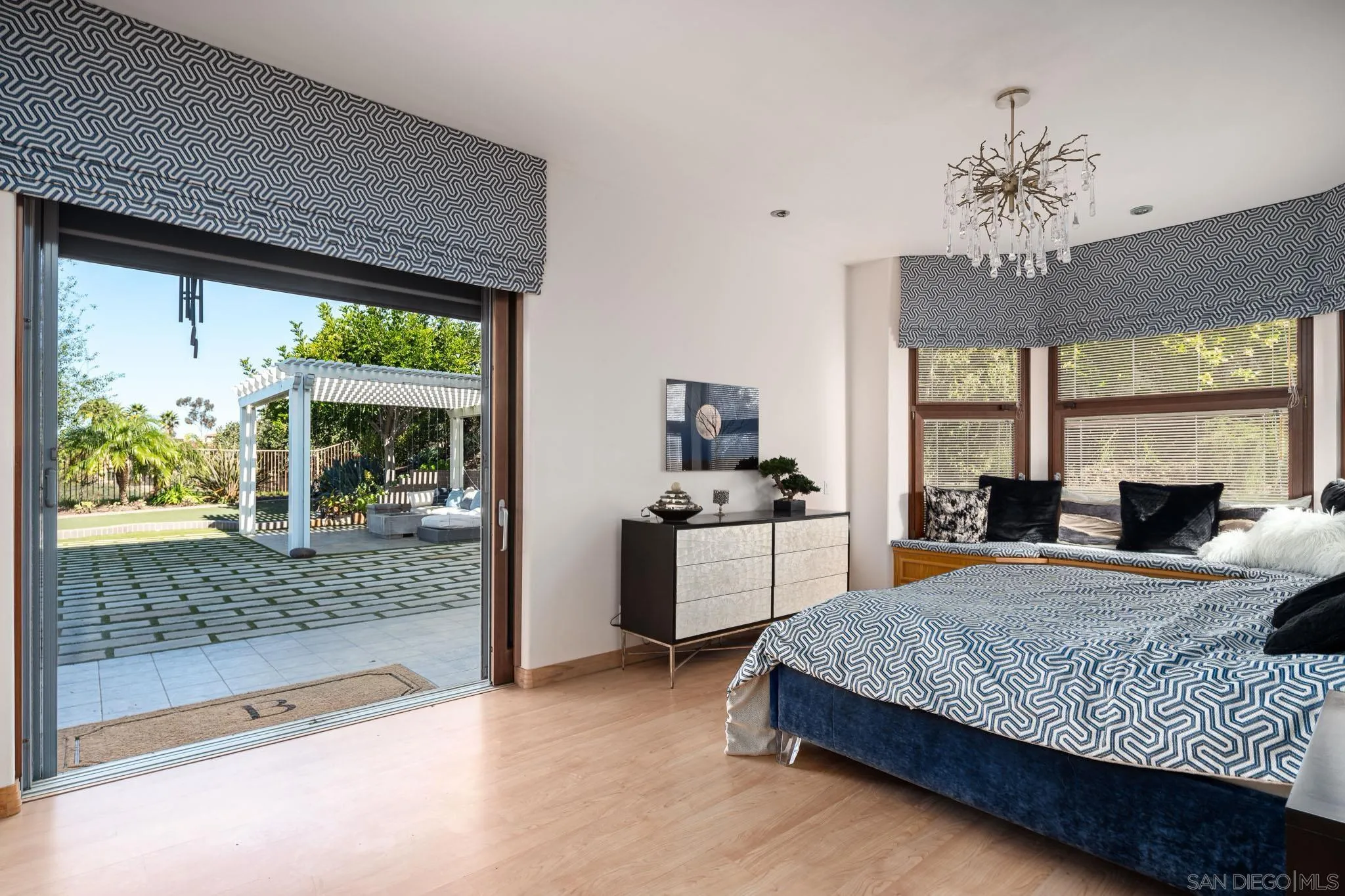 5848 Meadows Del Mar