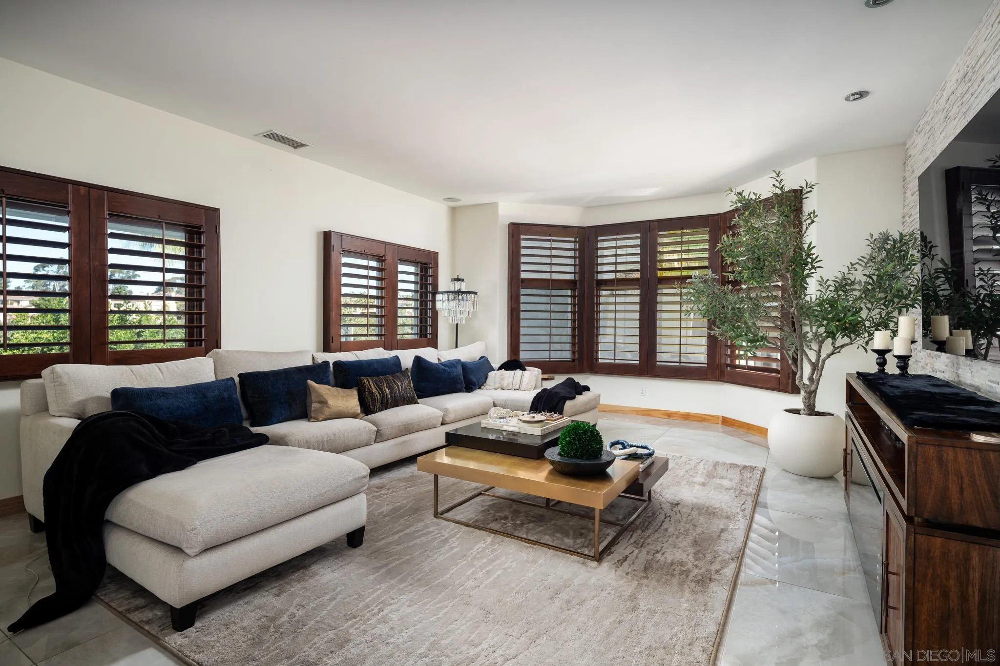 5848 Meadows Del Mar