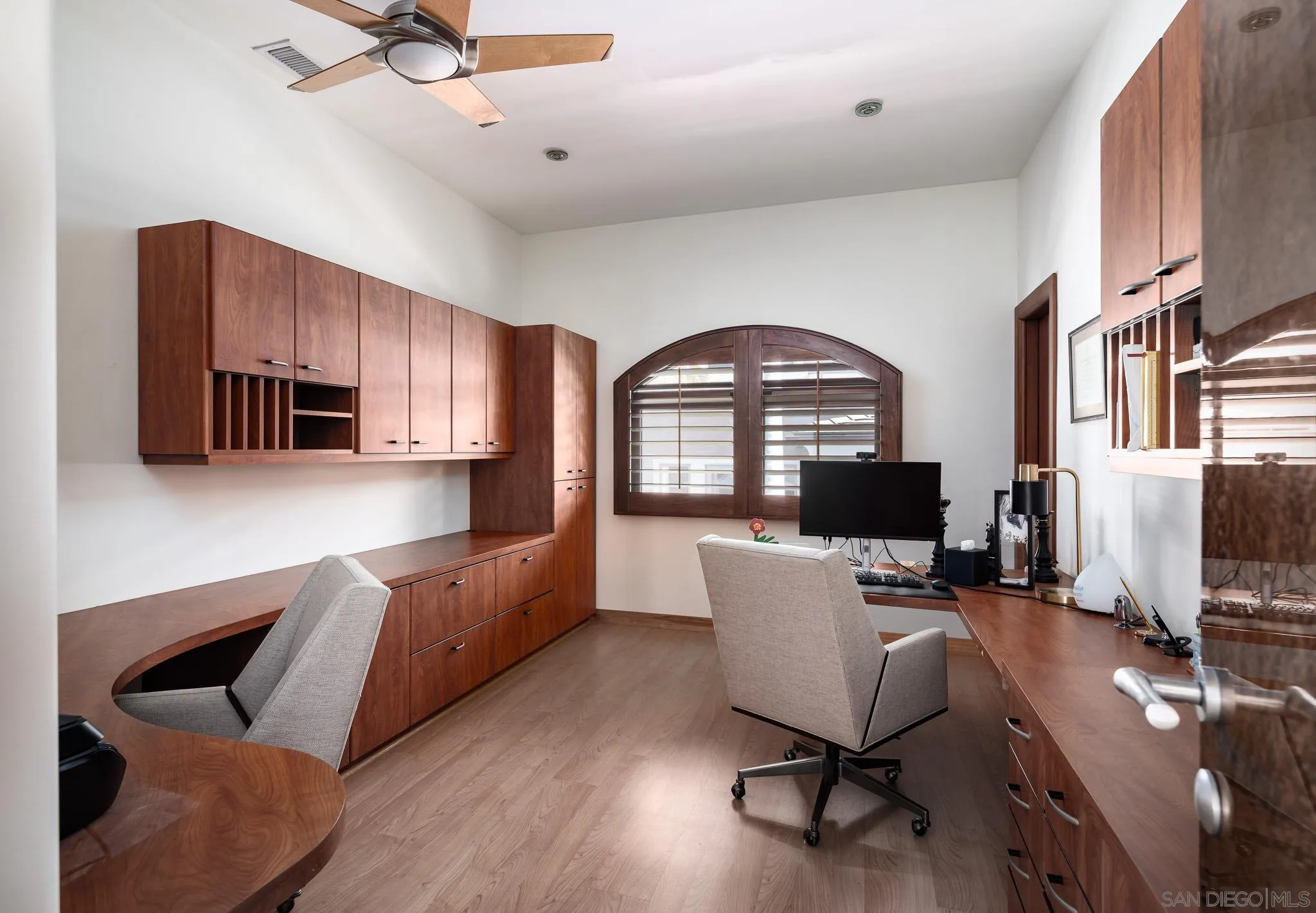 5848 Meadows Del Mar