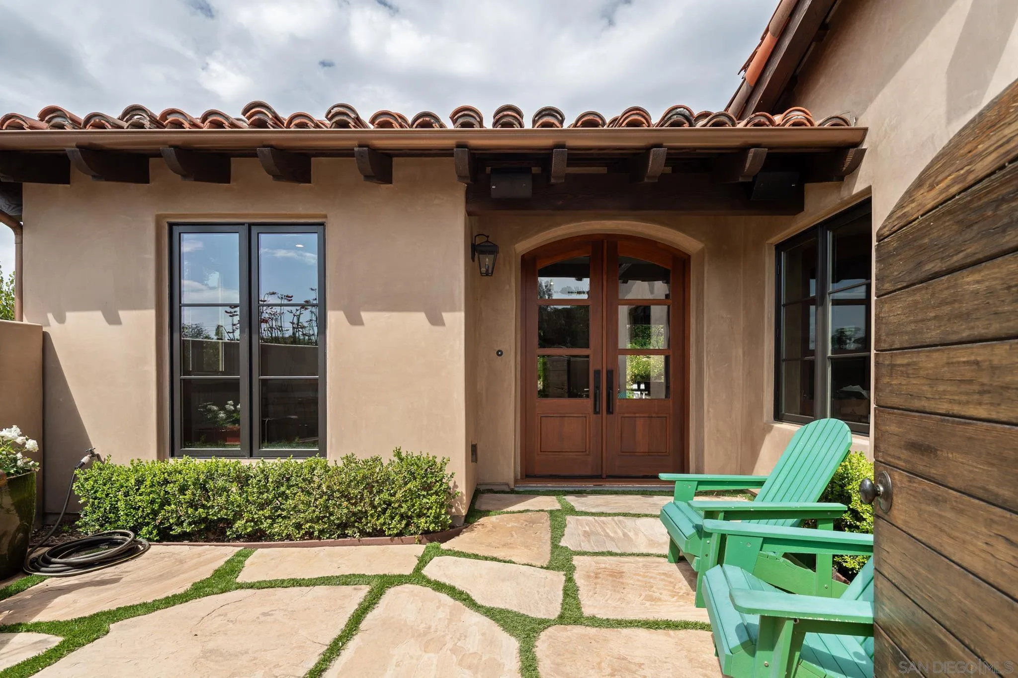 6154 Camino Selva