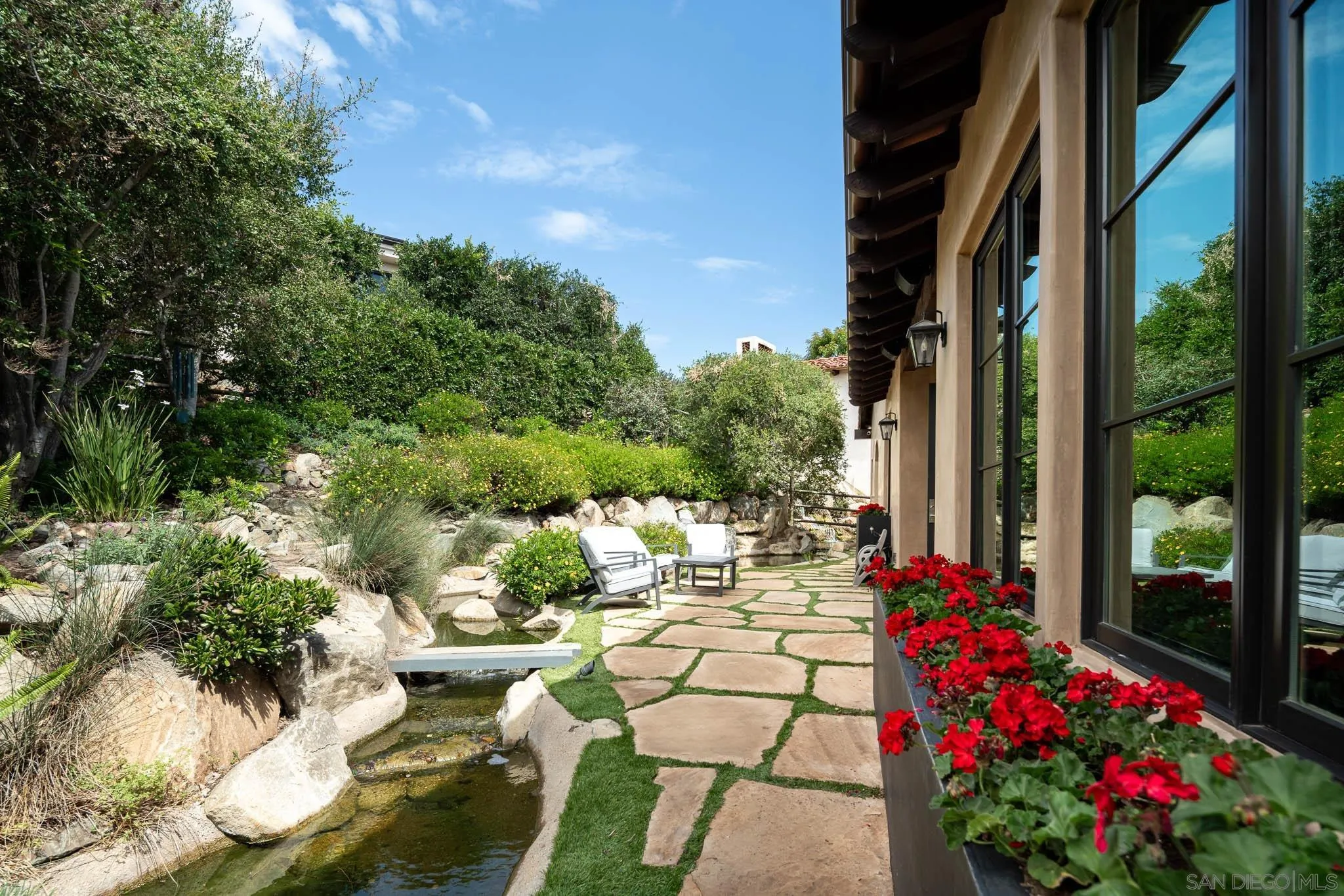6154 Camino Selva