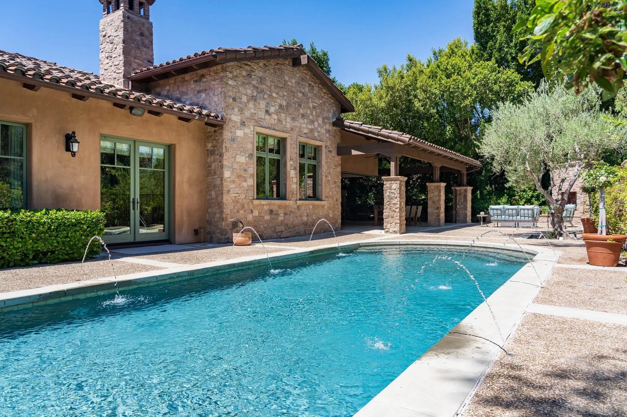 18504 Calle La Serra