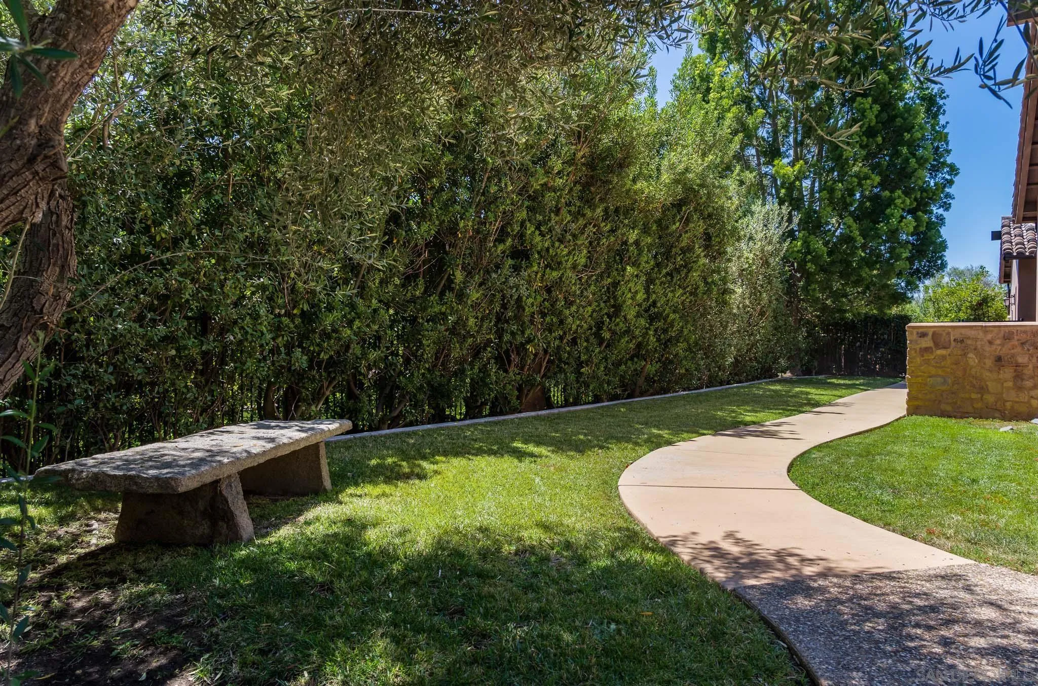 18504 Calle La Serra