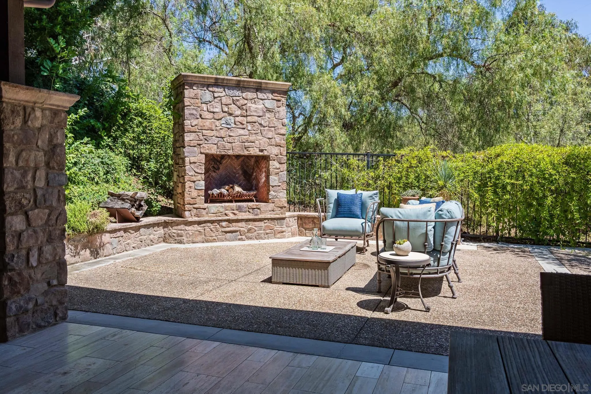 18504 Calle La Serra