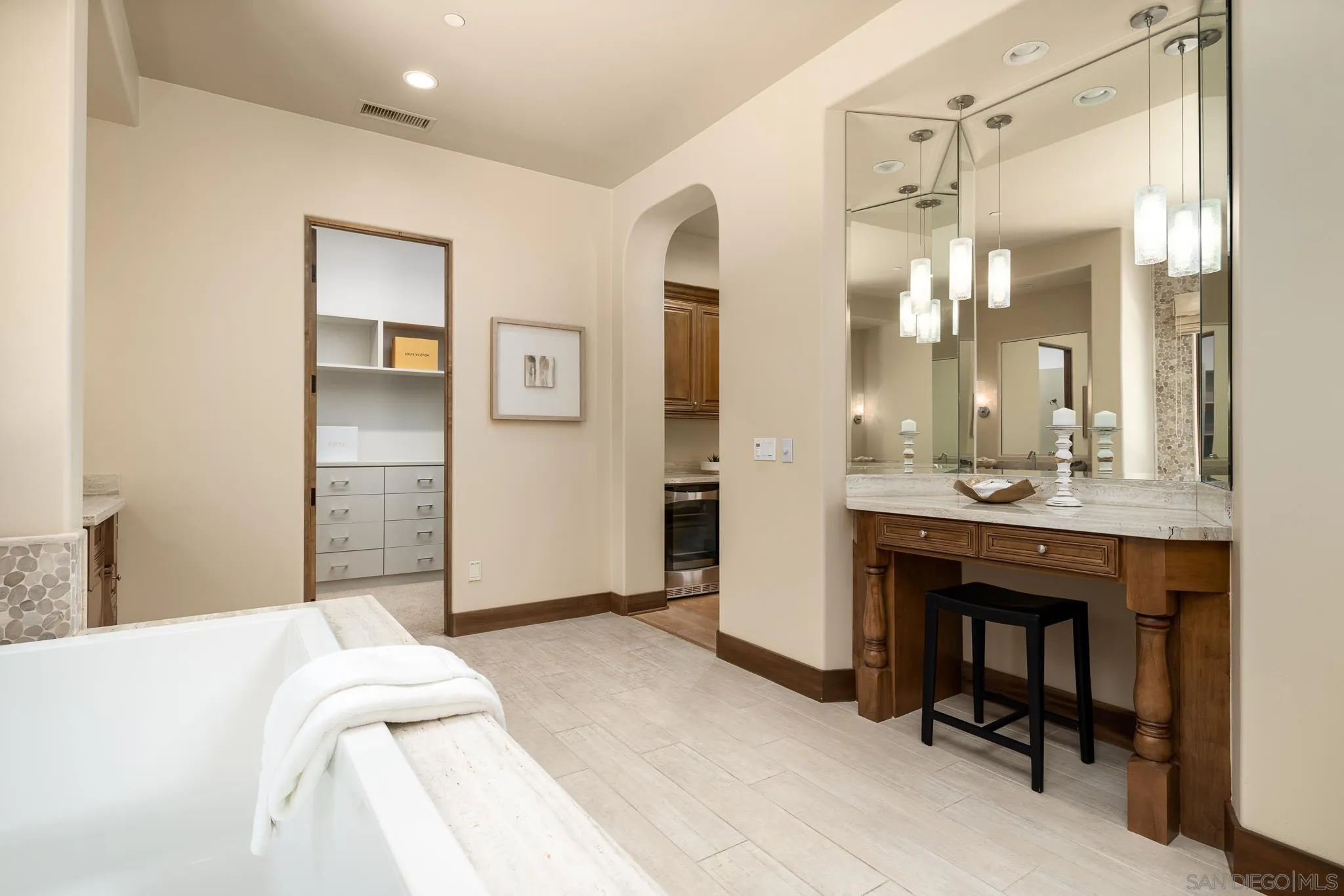 18504 Calle La Serra