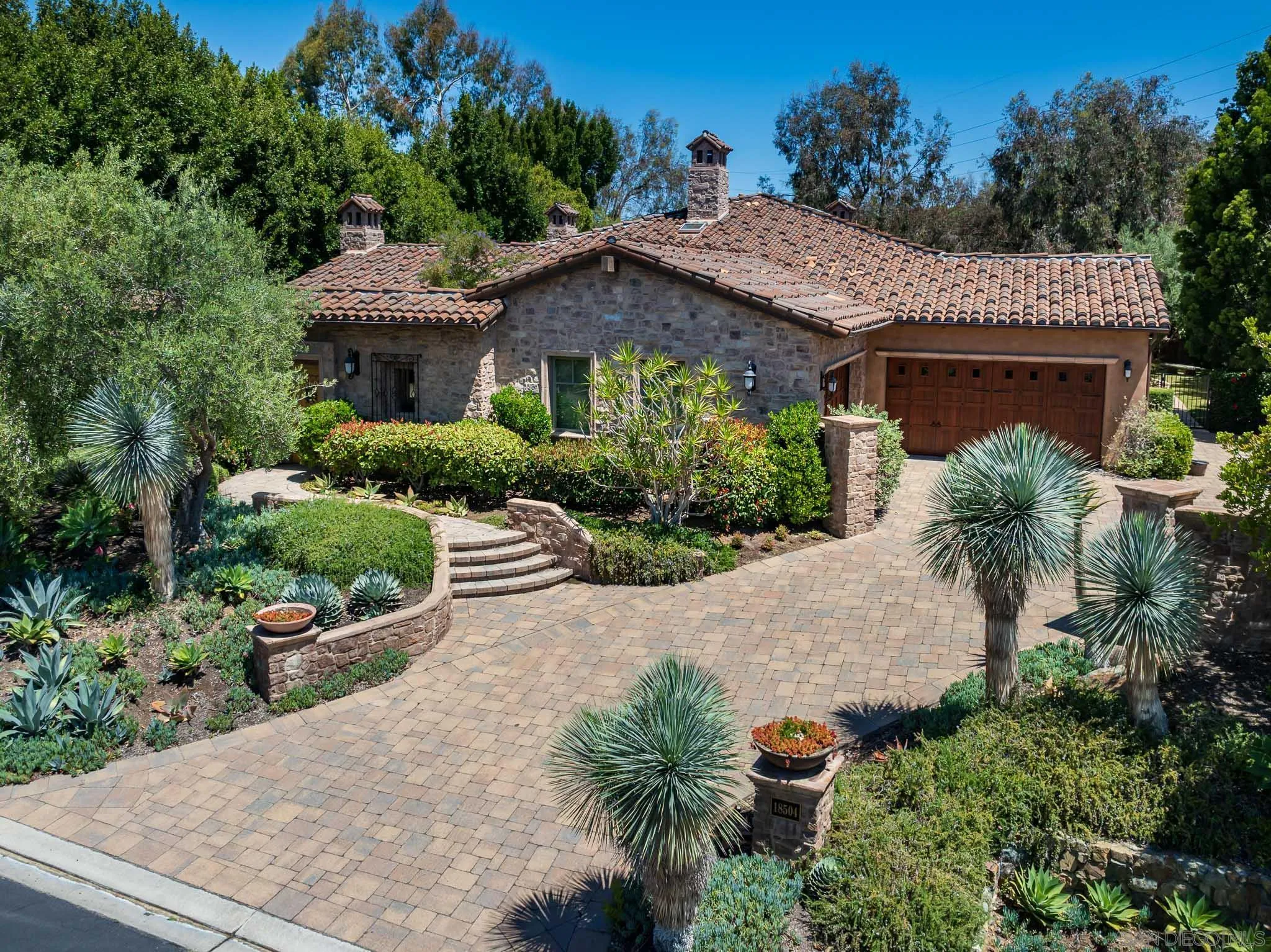 18504 Calle La Serra