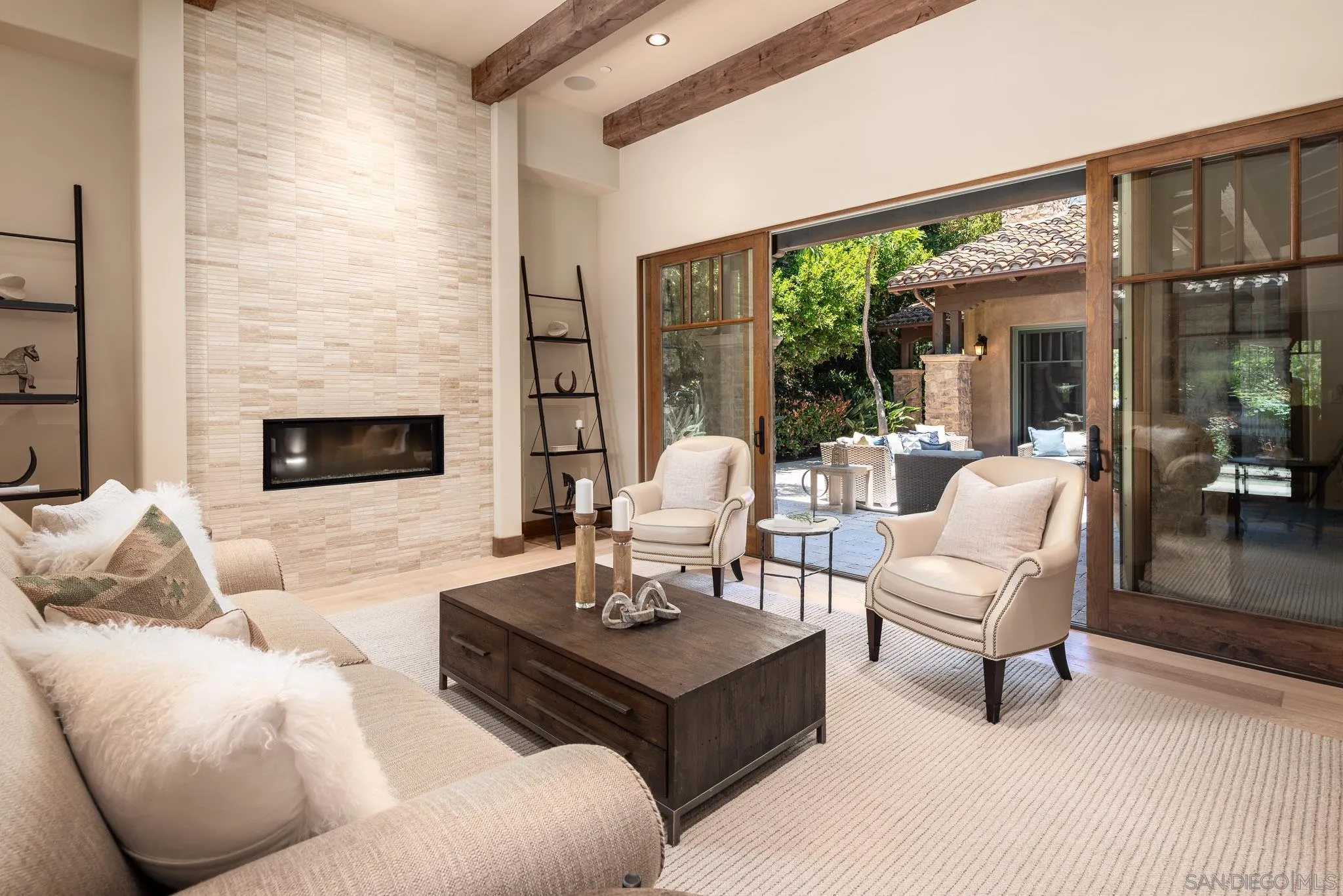 18504 Calle La Serra