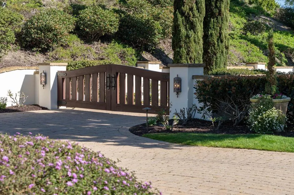 5031 Rancho Del Mar Trail