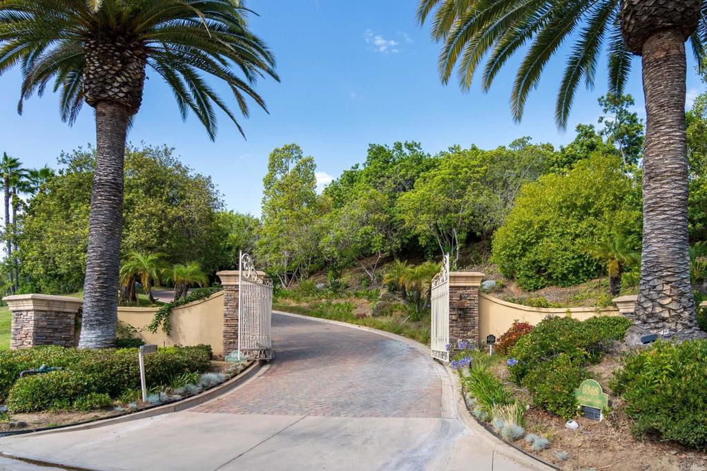 6868 Spyglass Lane