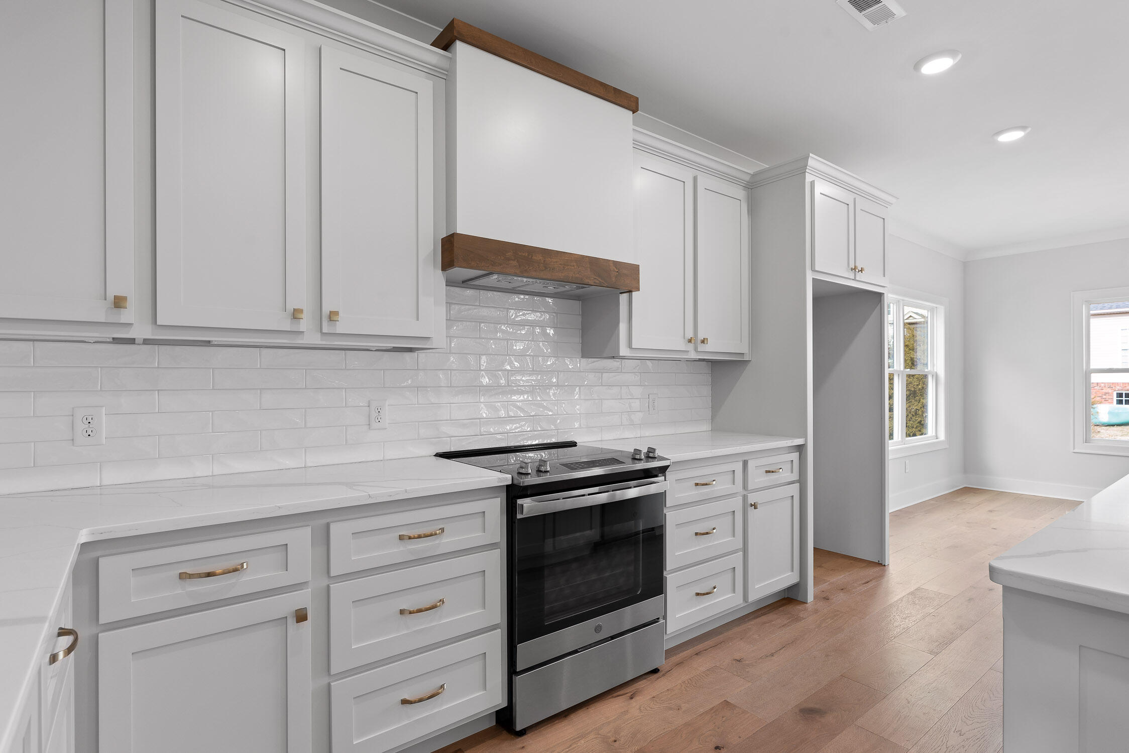 7901 Vervena Drive, 10