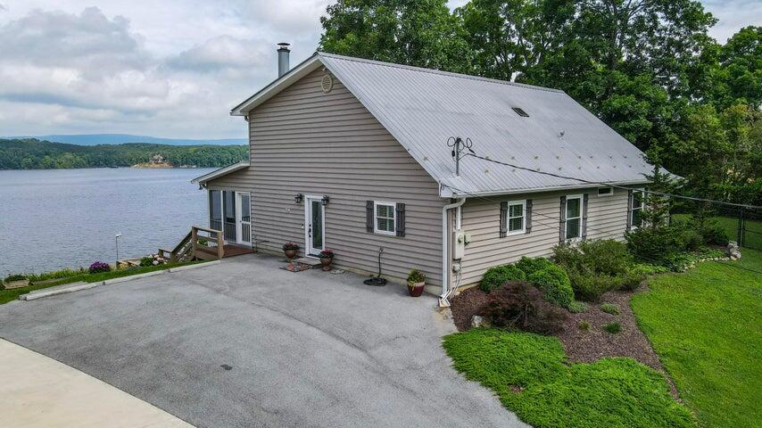 4809 Wind Bluff Circle