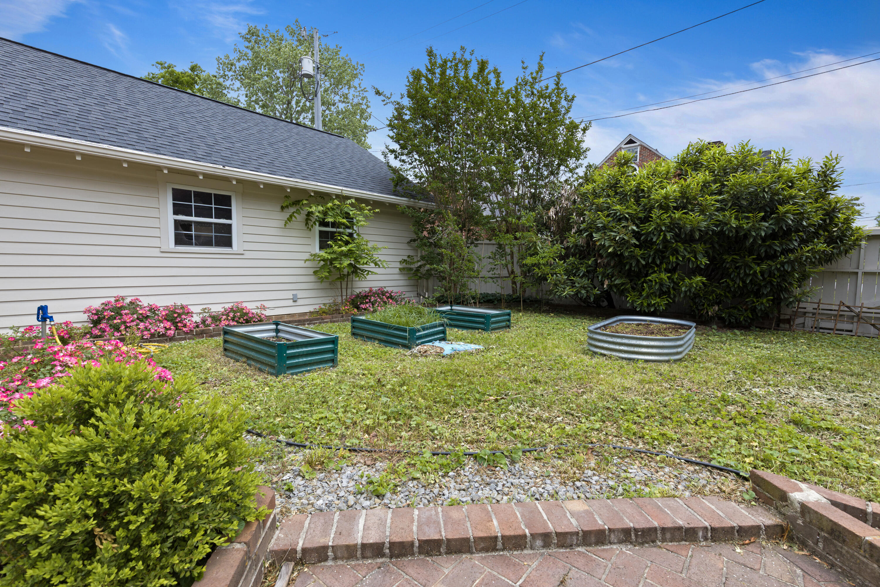 630 NW Worth Street
