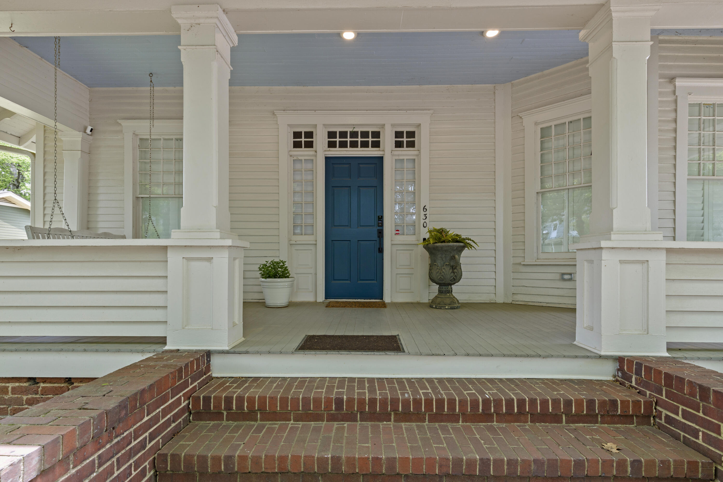 630 NW Worth Street