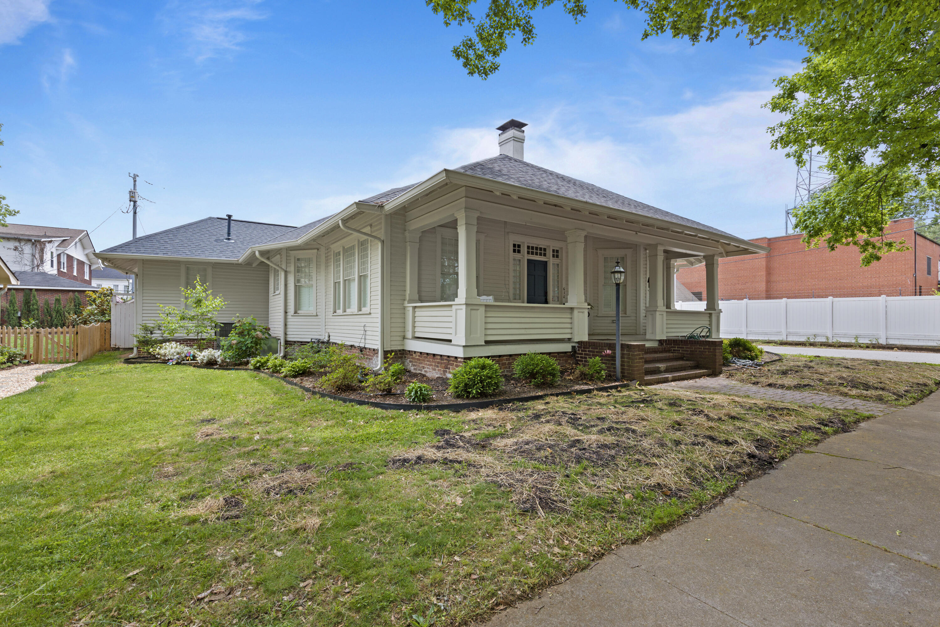 630 NW Worth Street