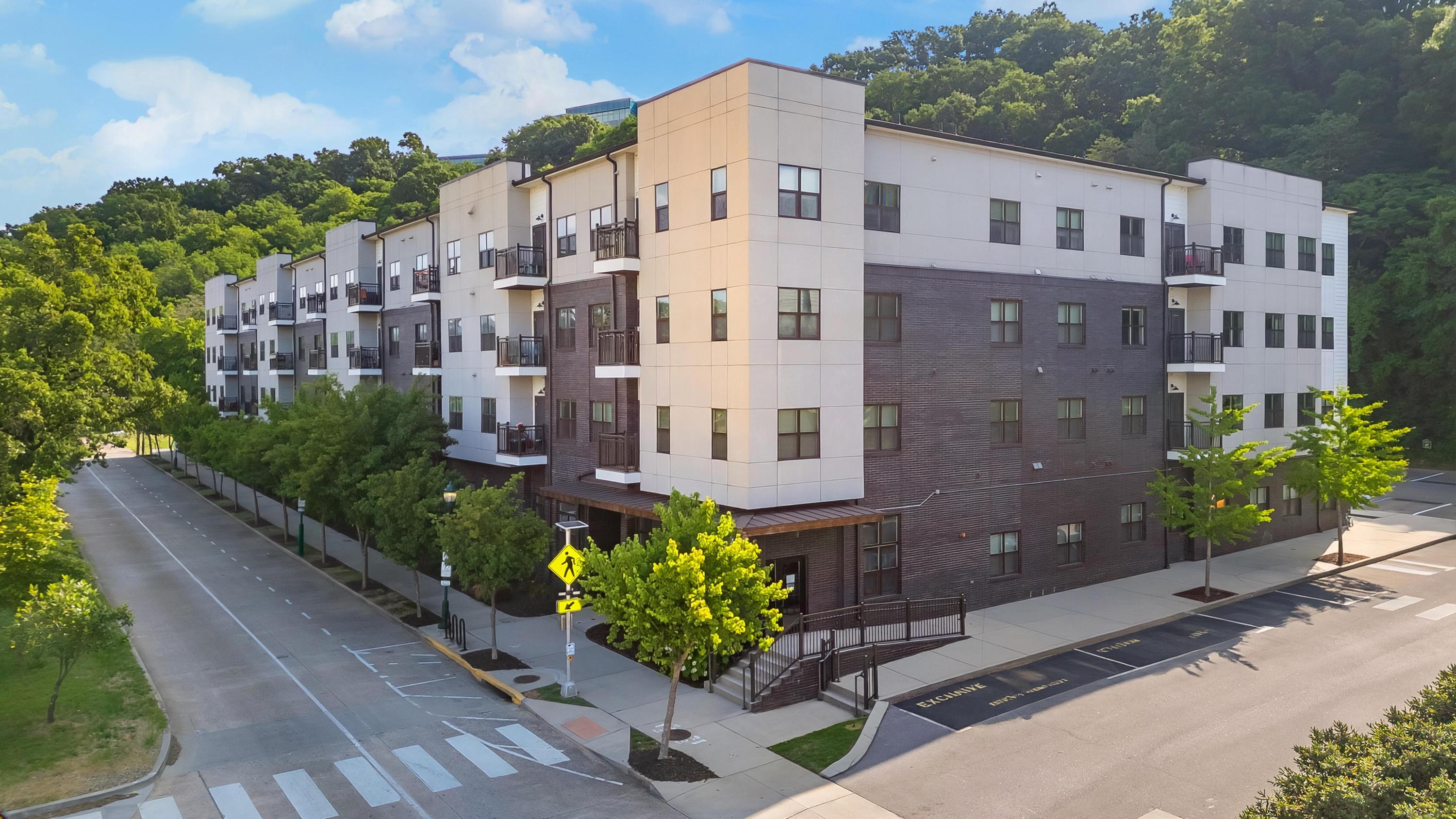 782 Riverfront Parkway, 416