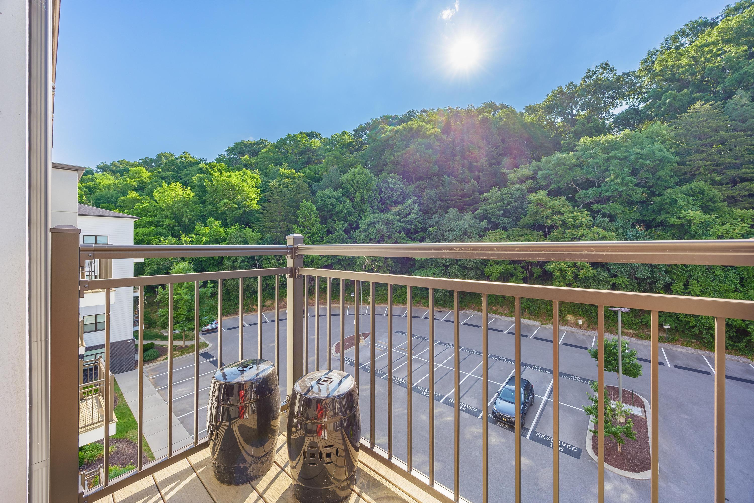 782 Riverfront Parkway, 416