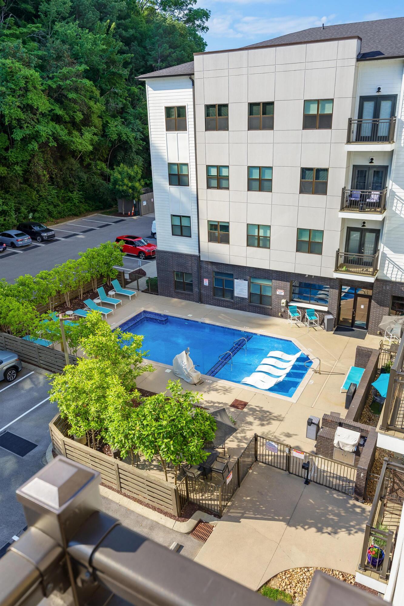 782 Riverfront Parkway, 416
