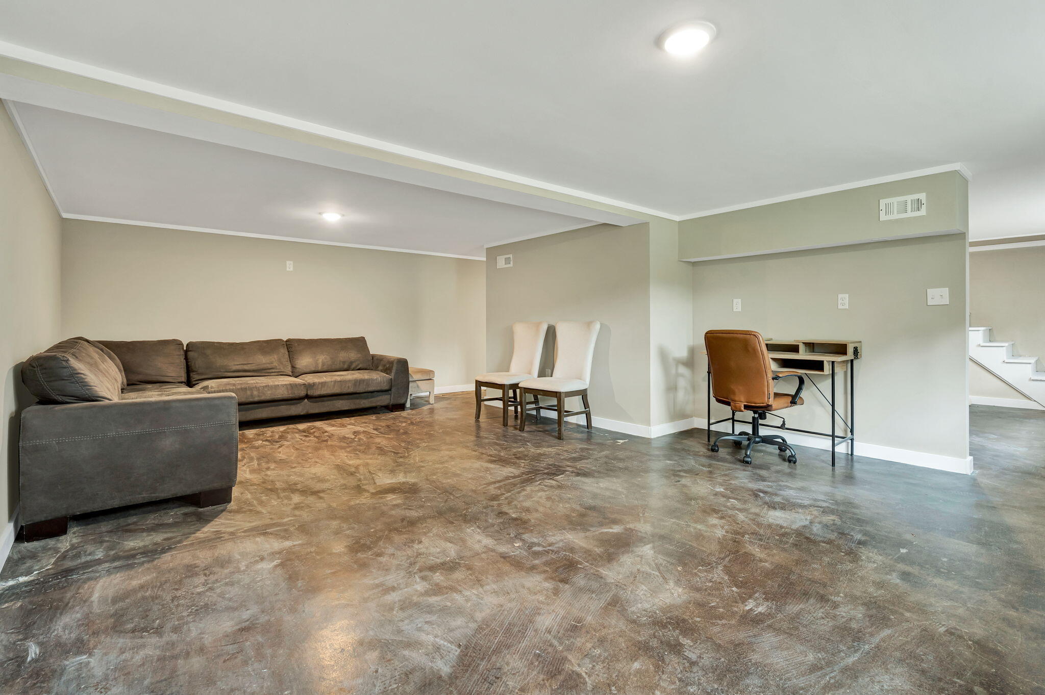 1412 Clearpoint Circle