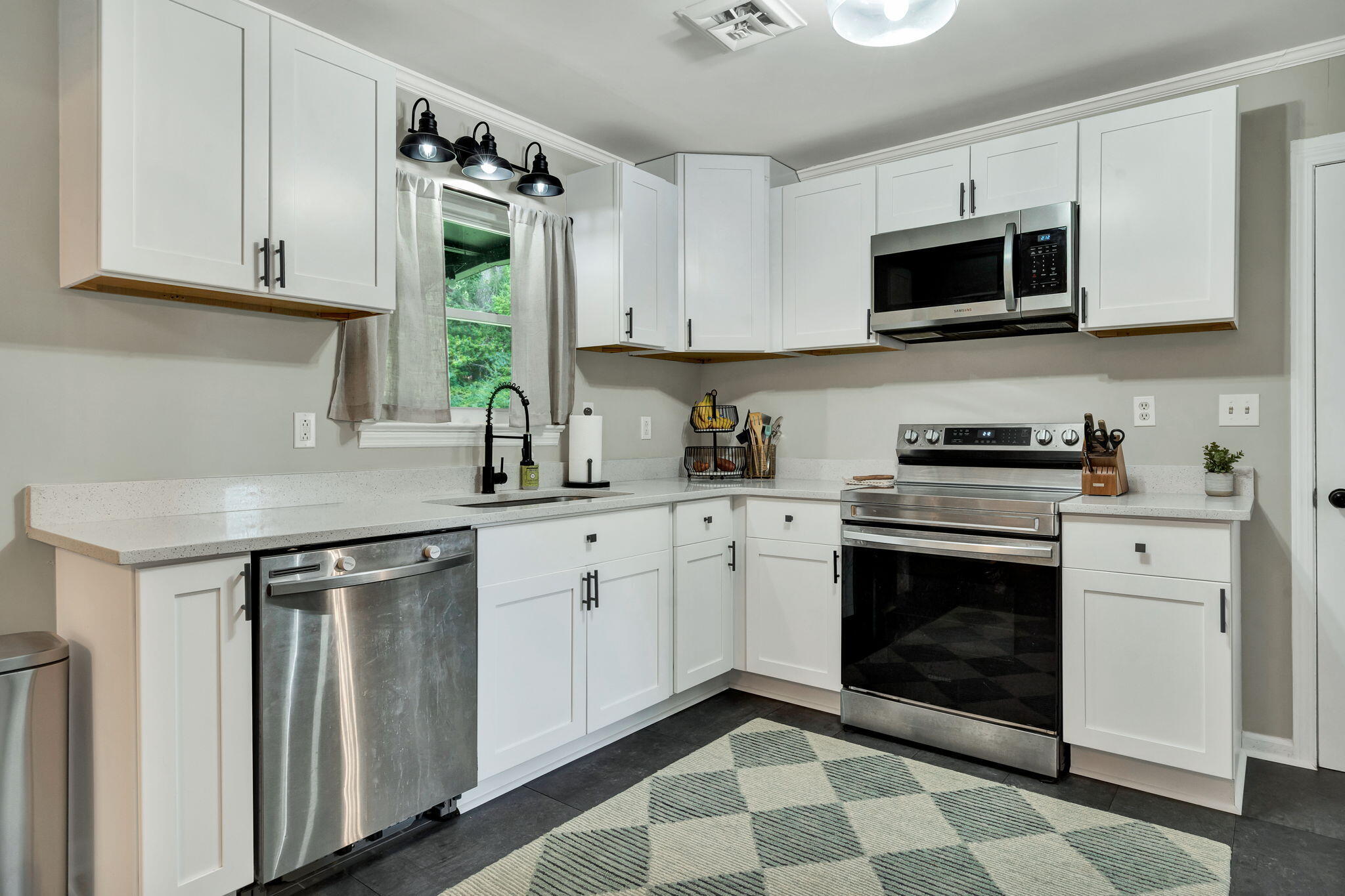 1412 Clearpoint Circle