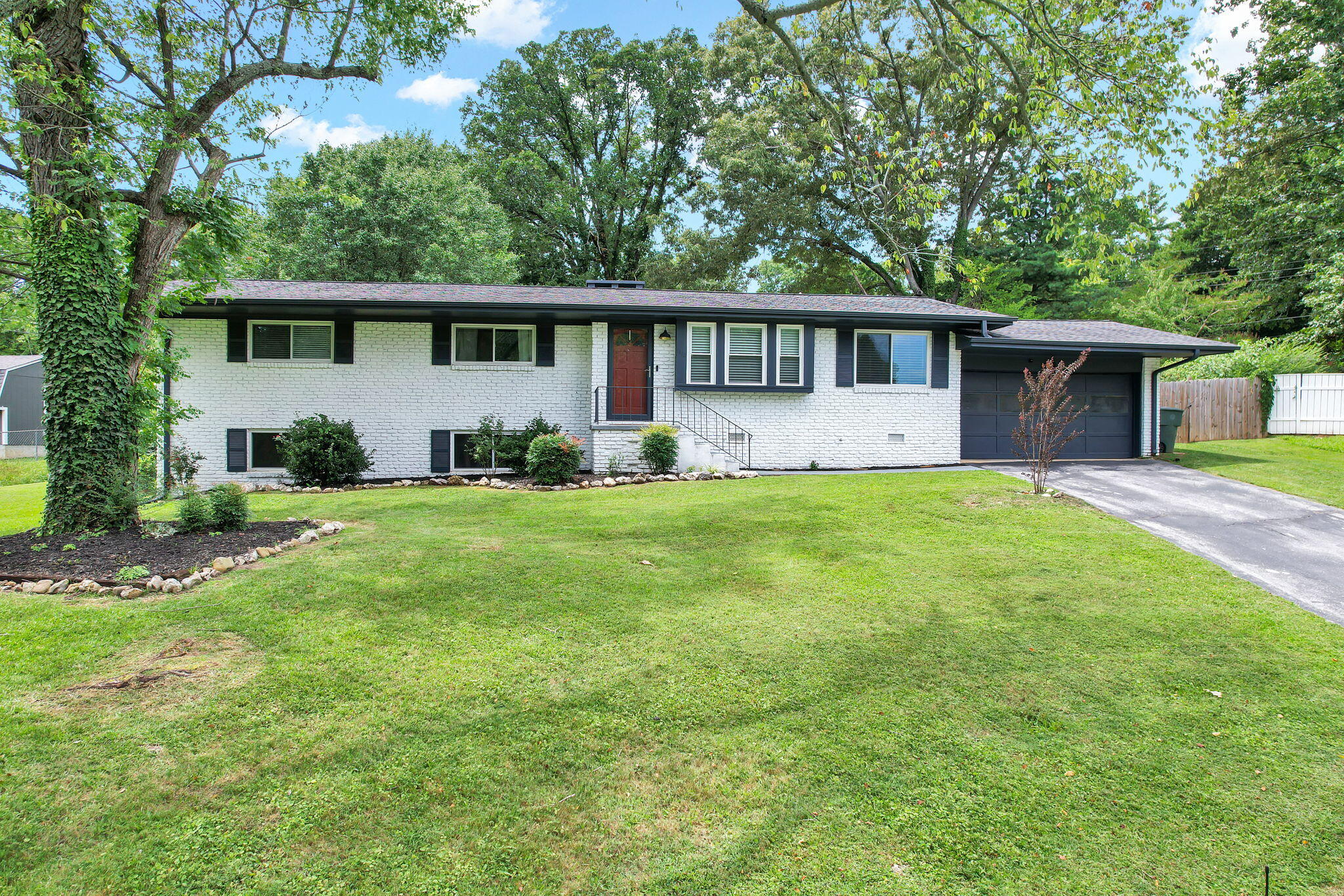 1412 Clearpoint Circle