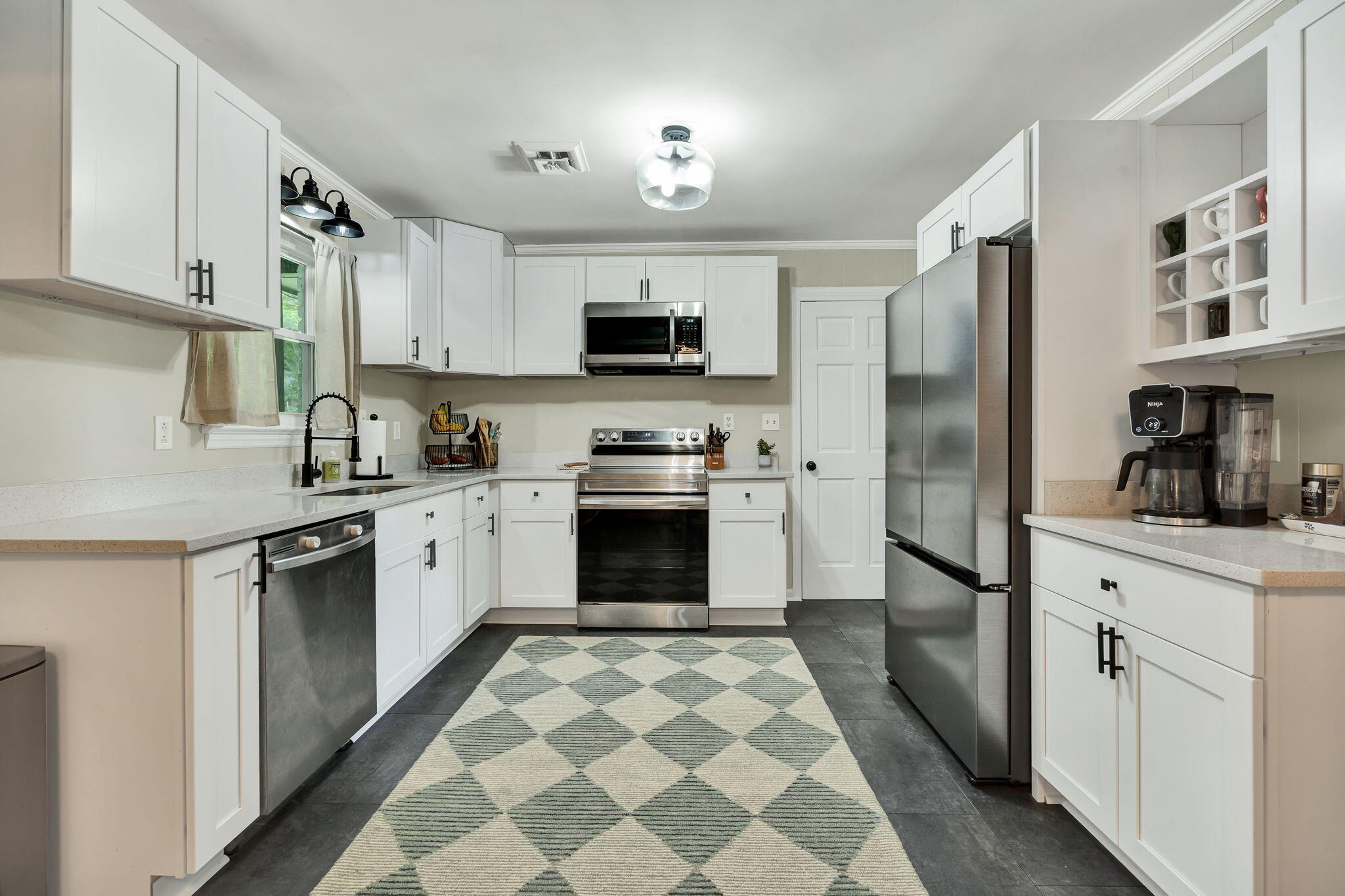 1412 Clearpoint Circle