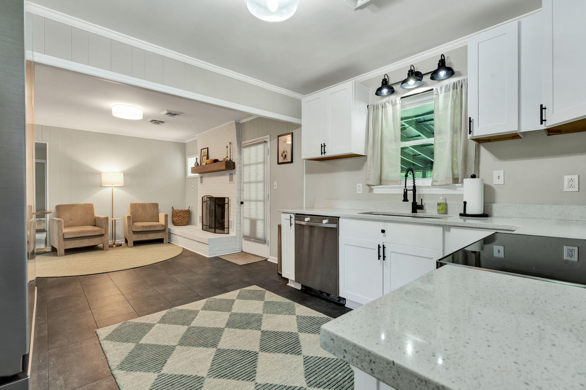 1412 Clearpoint Circle