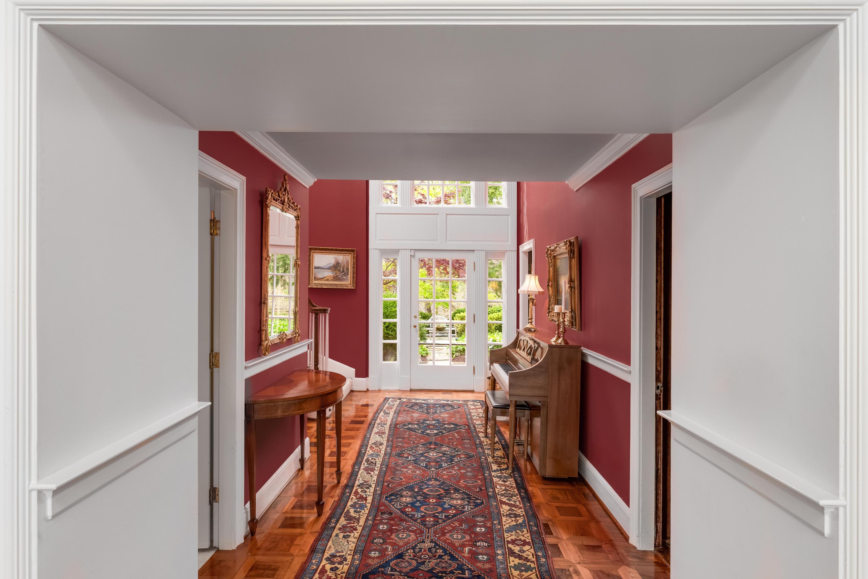 642 Kyle Lane NW
