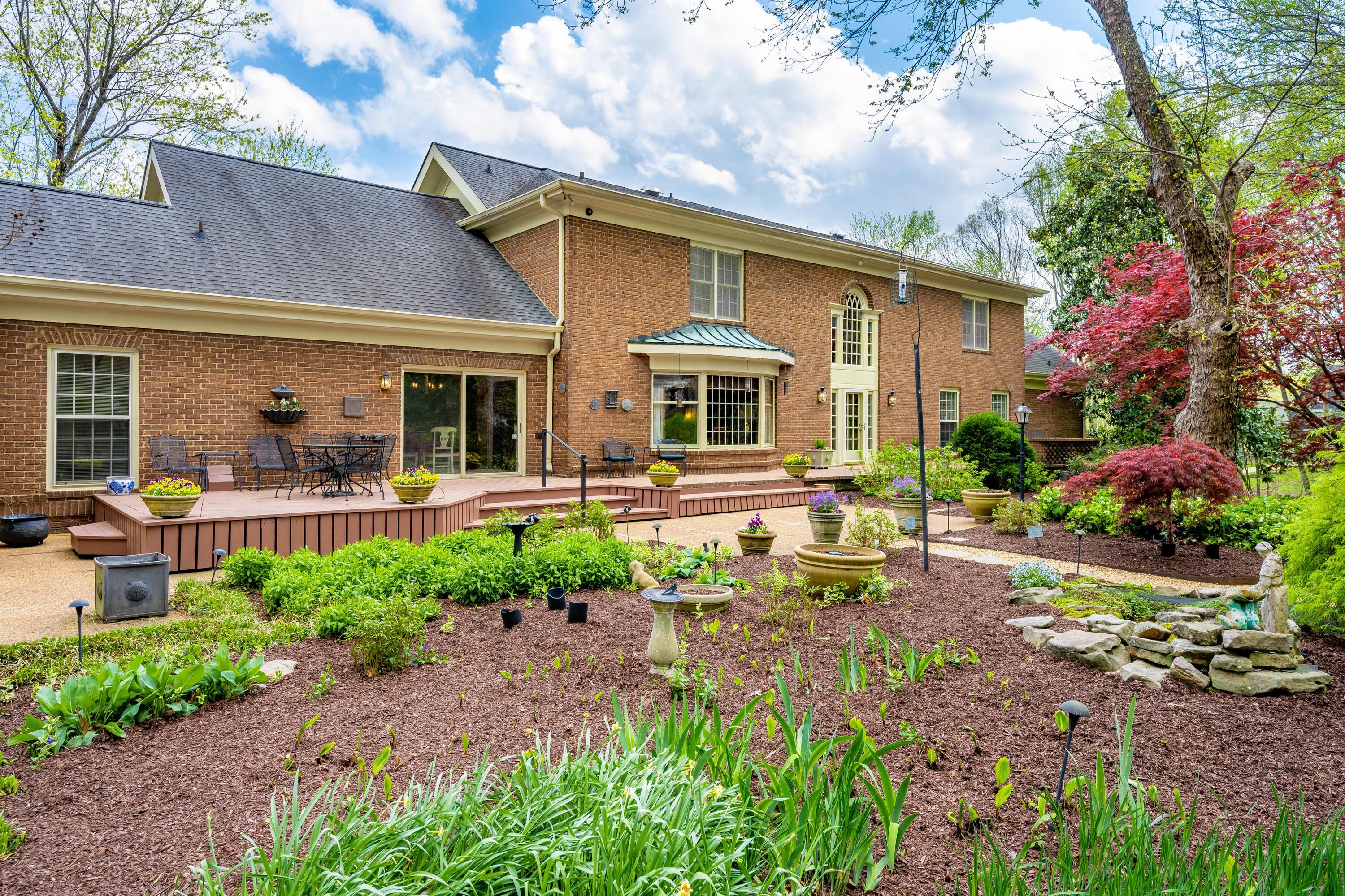 642 Kyle Lane NW