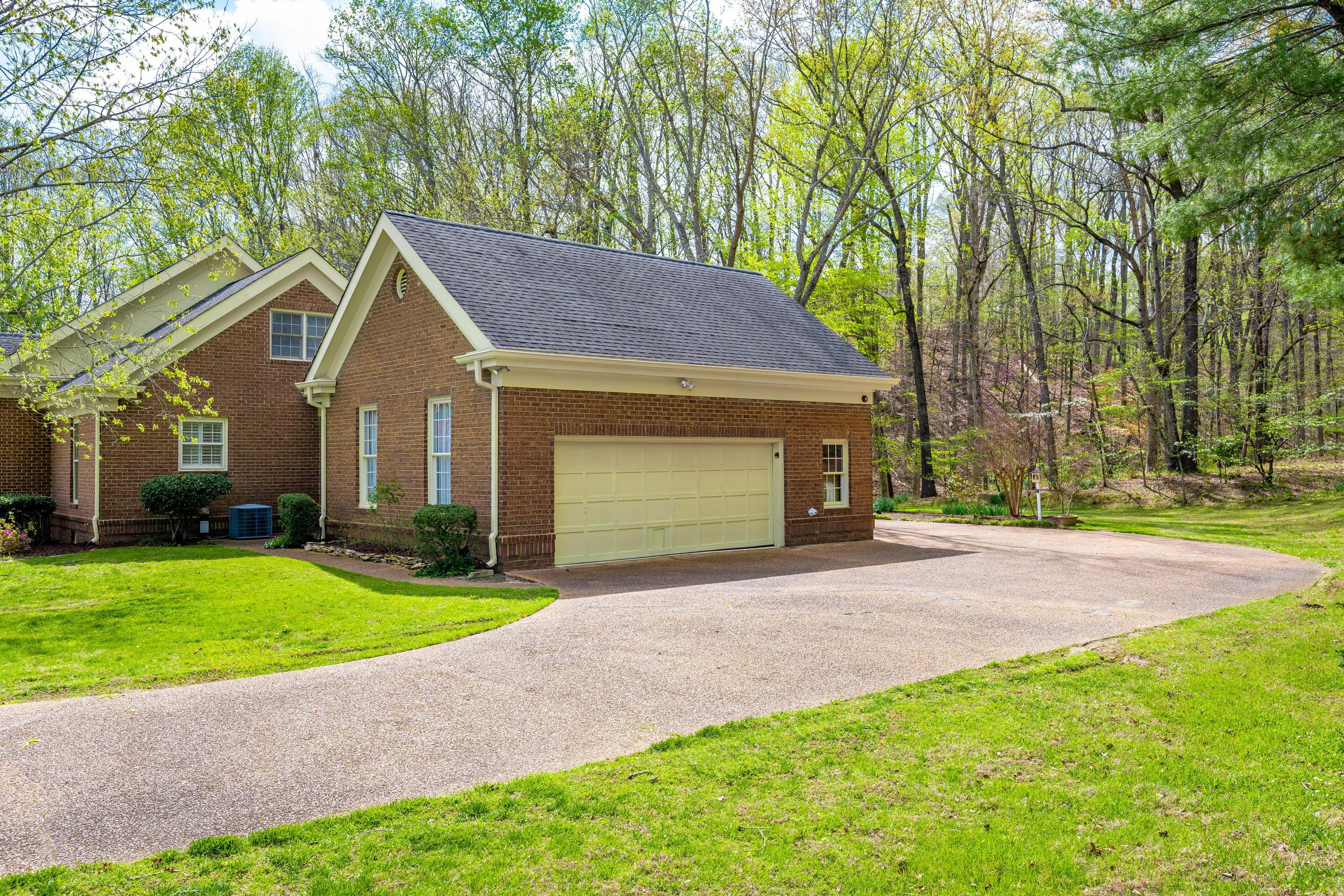 642 Kyle Lane NW