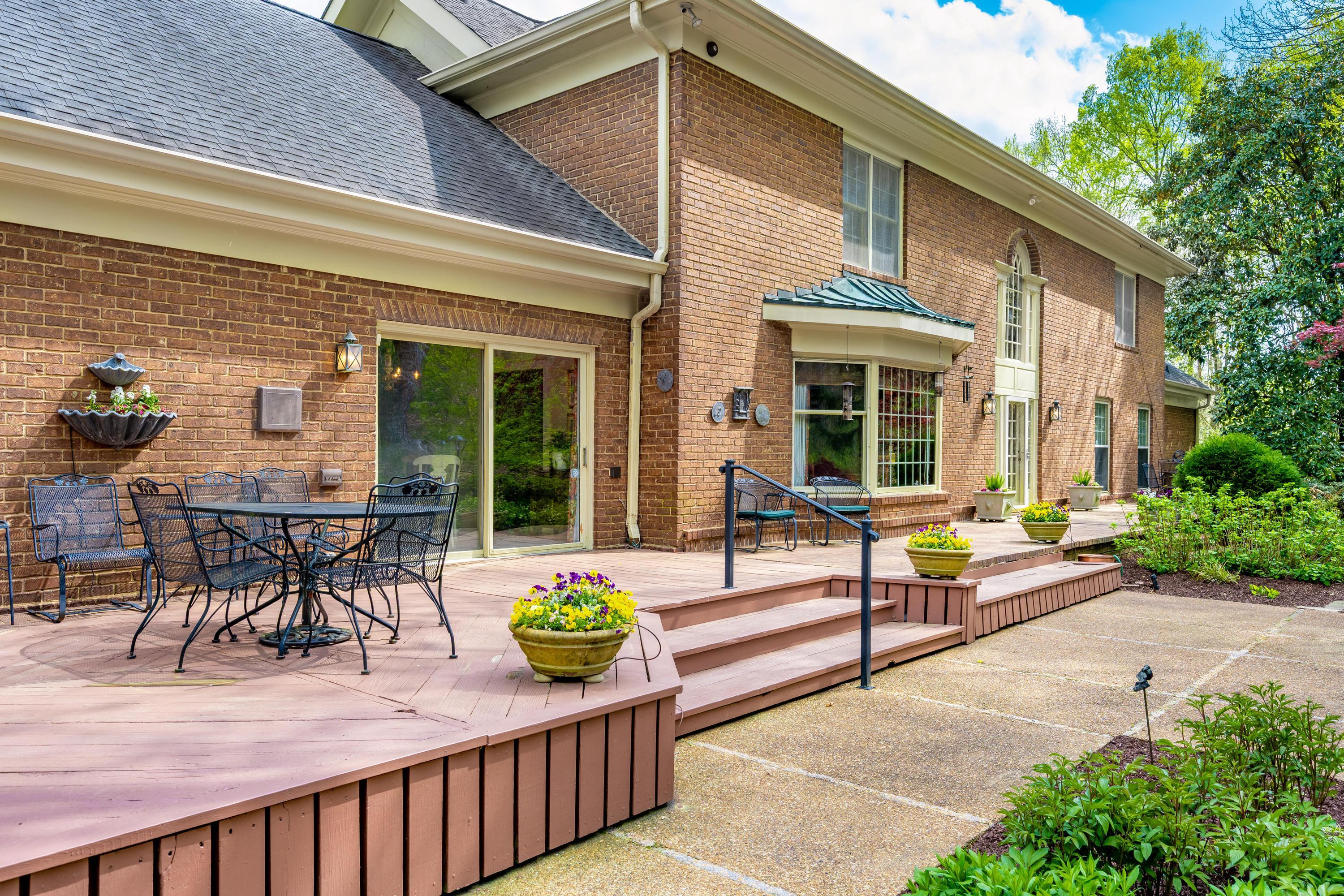 642 Kyle Lane NW