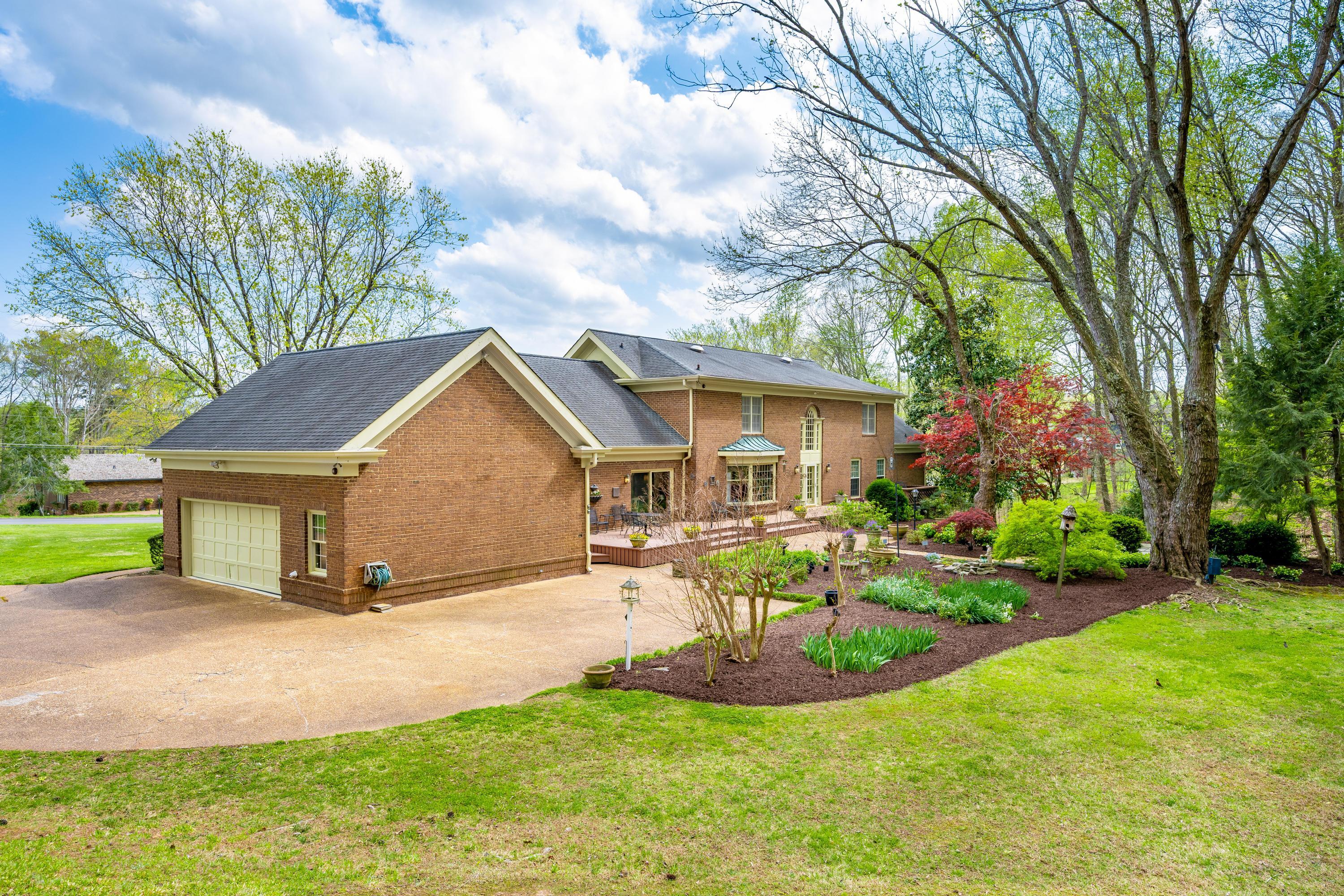 642 Kyle Lane NW