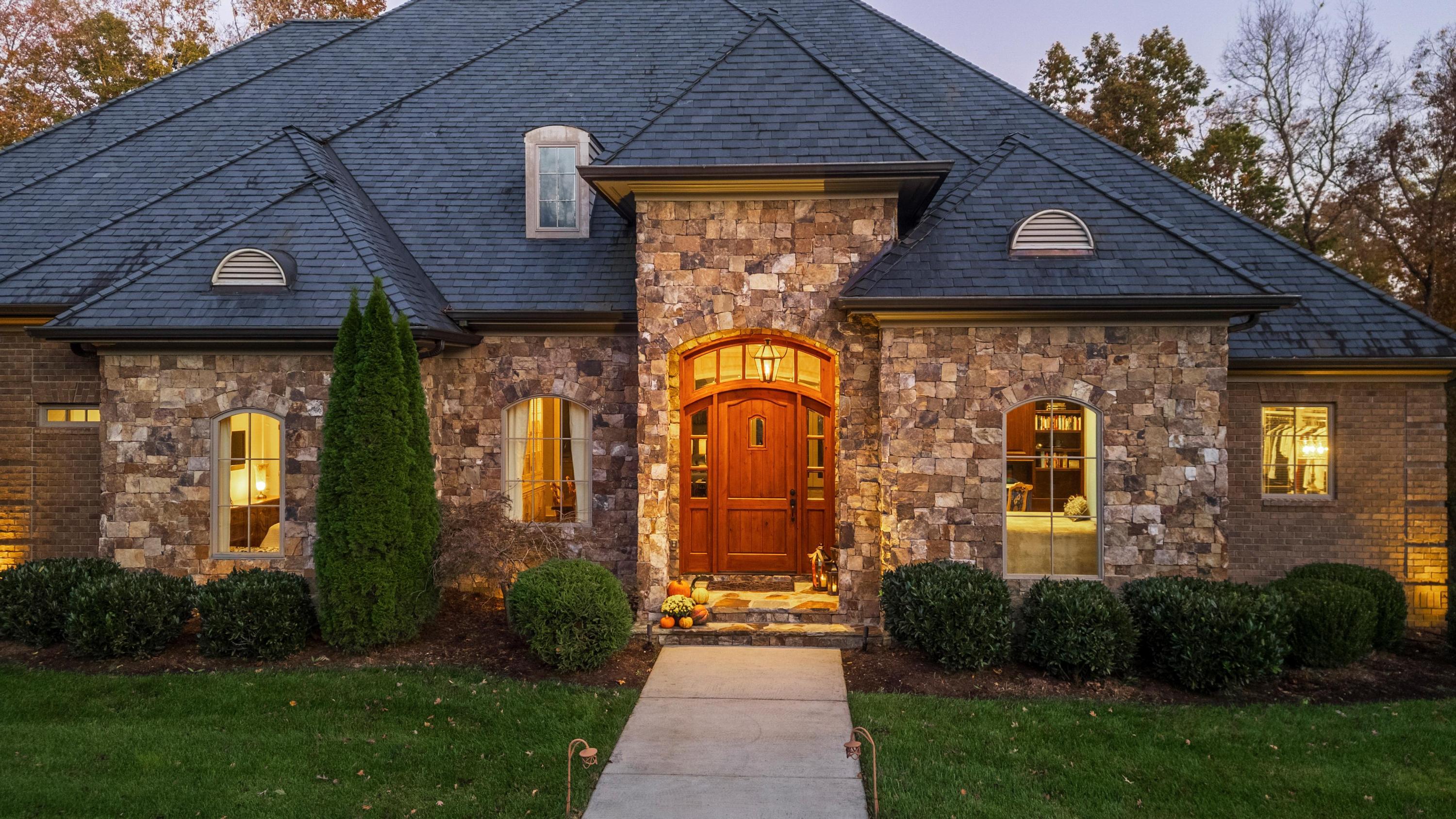 170 Litchfield Lane NW, Cleveland