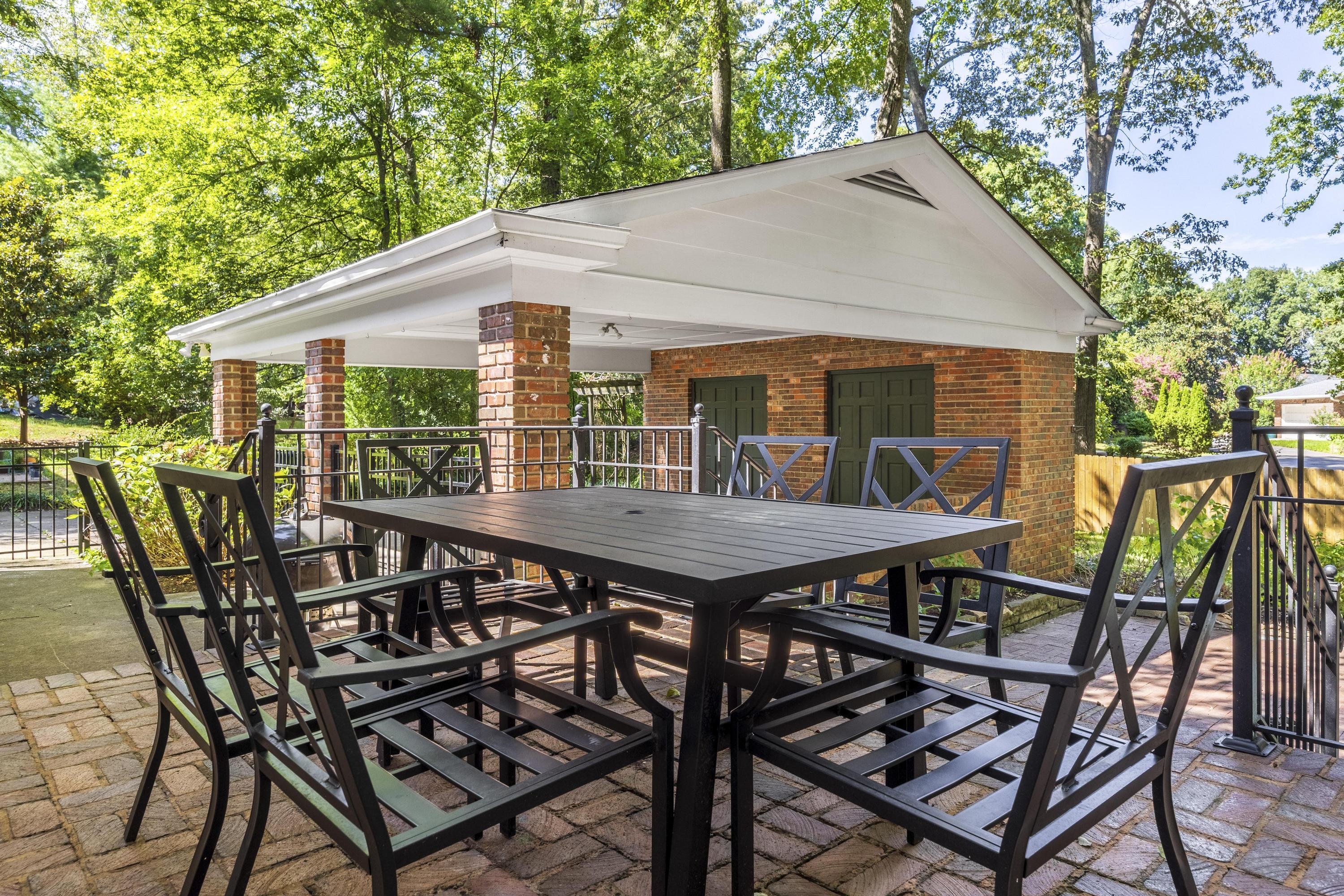 220 Blueberry Hill Road NW
