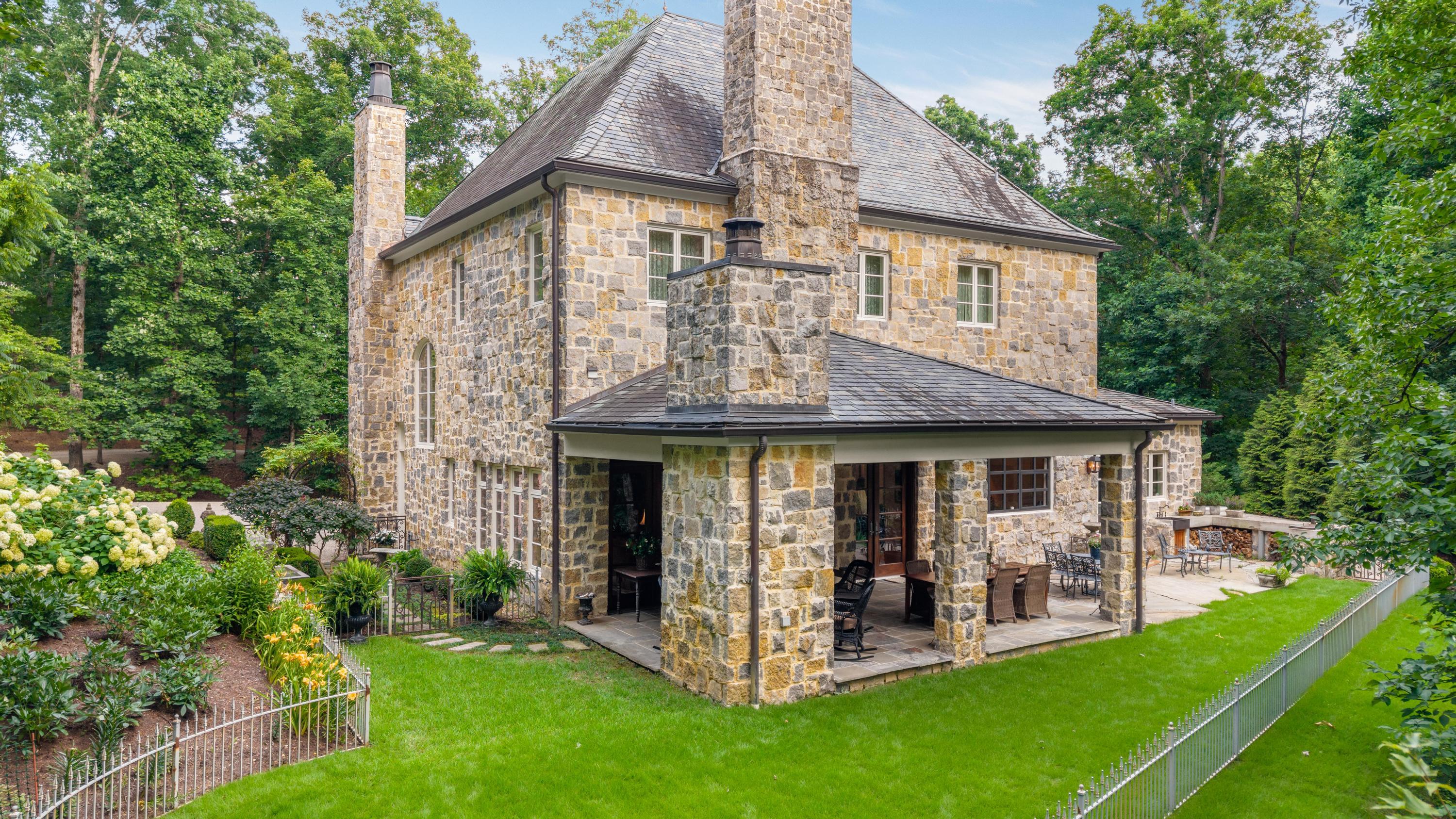 175 Litchfield Lane NW