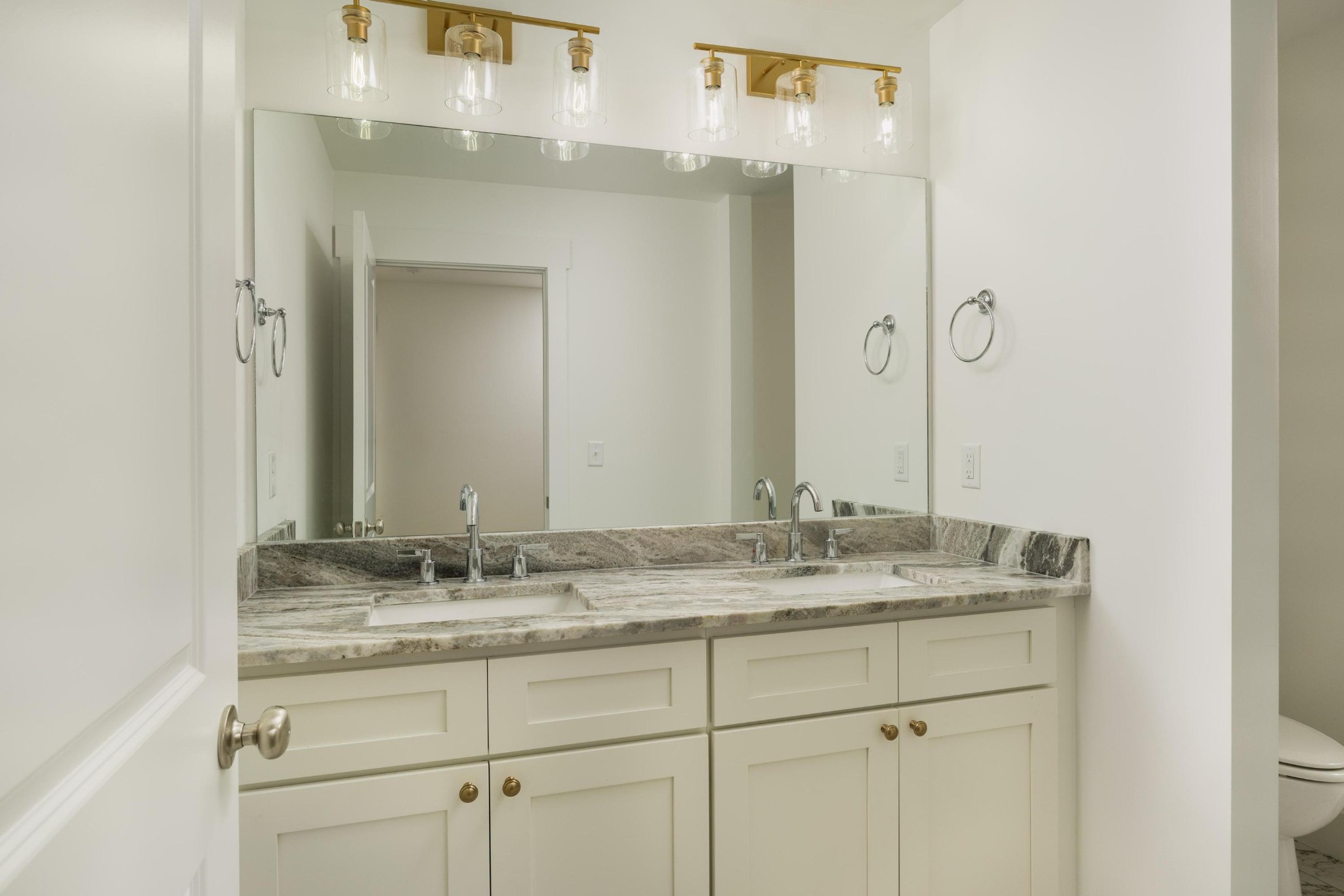 1201 W 46th Street