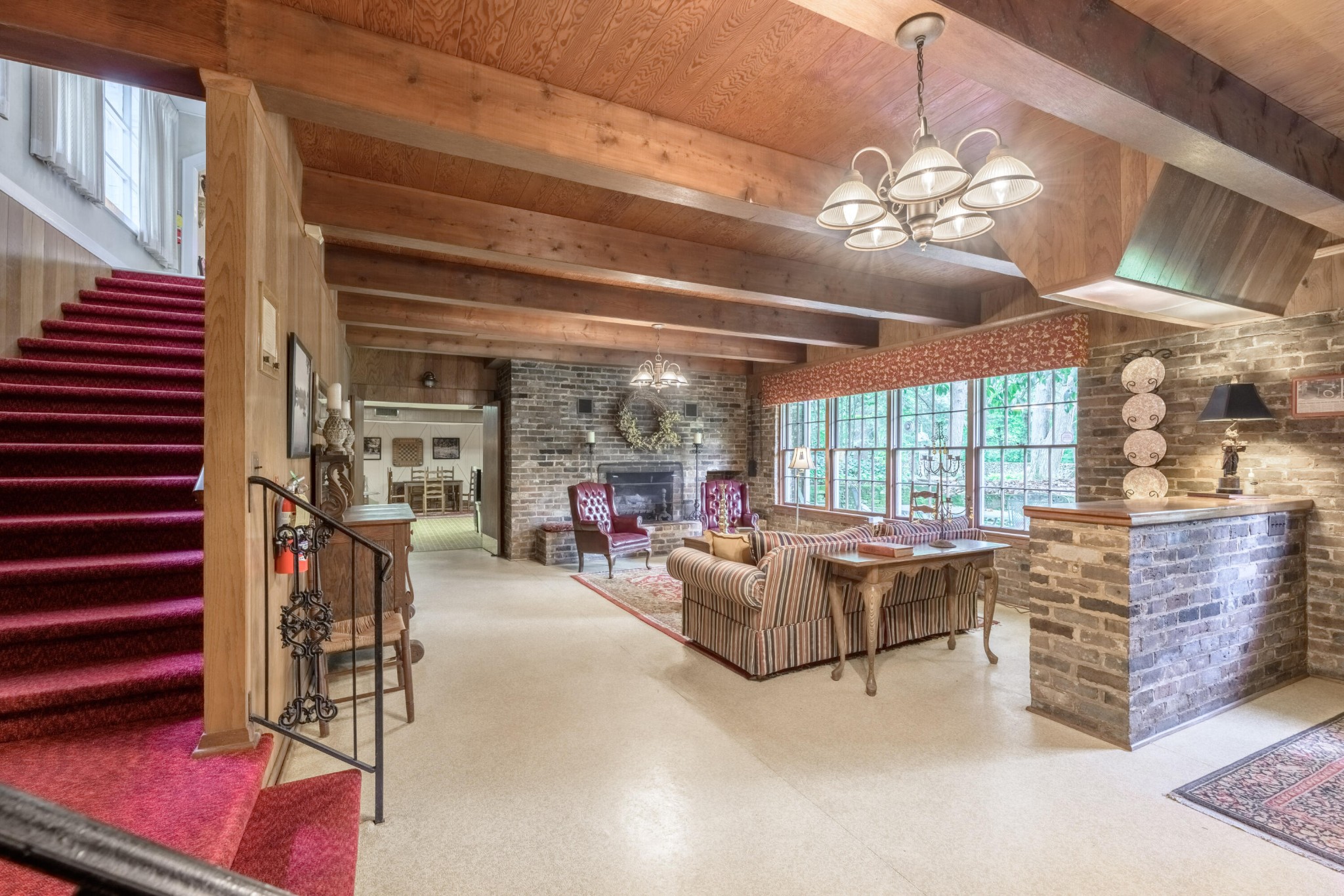 201 Fillauer Lake Rd, NE