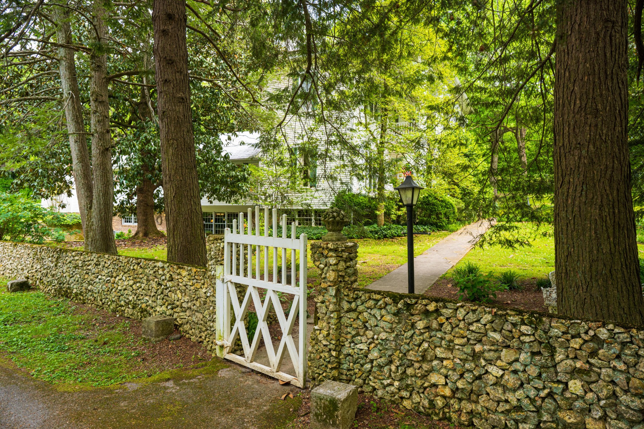 201 Fillauer Lake Rd, NE