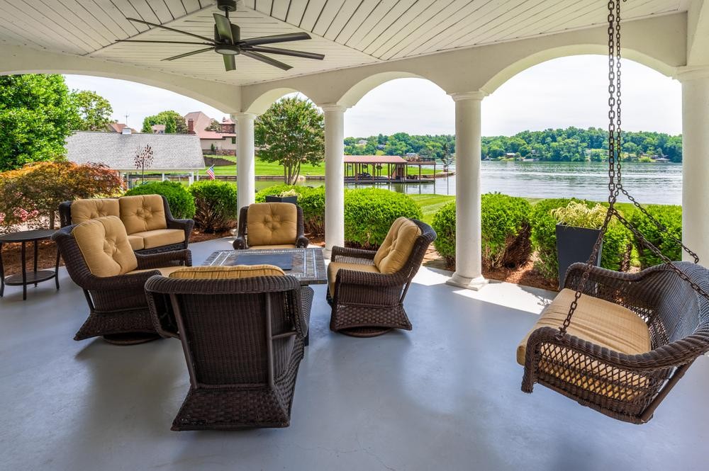 115 Blue Herron Dr