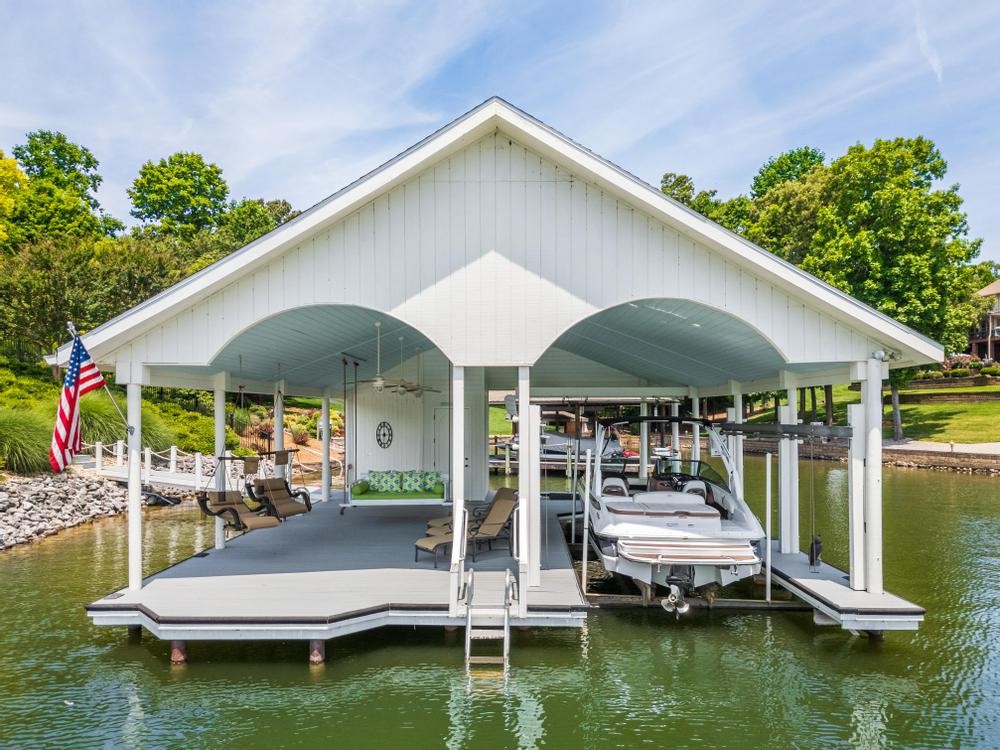 115 Blue Herron Dr