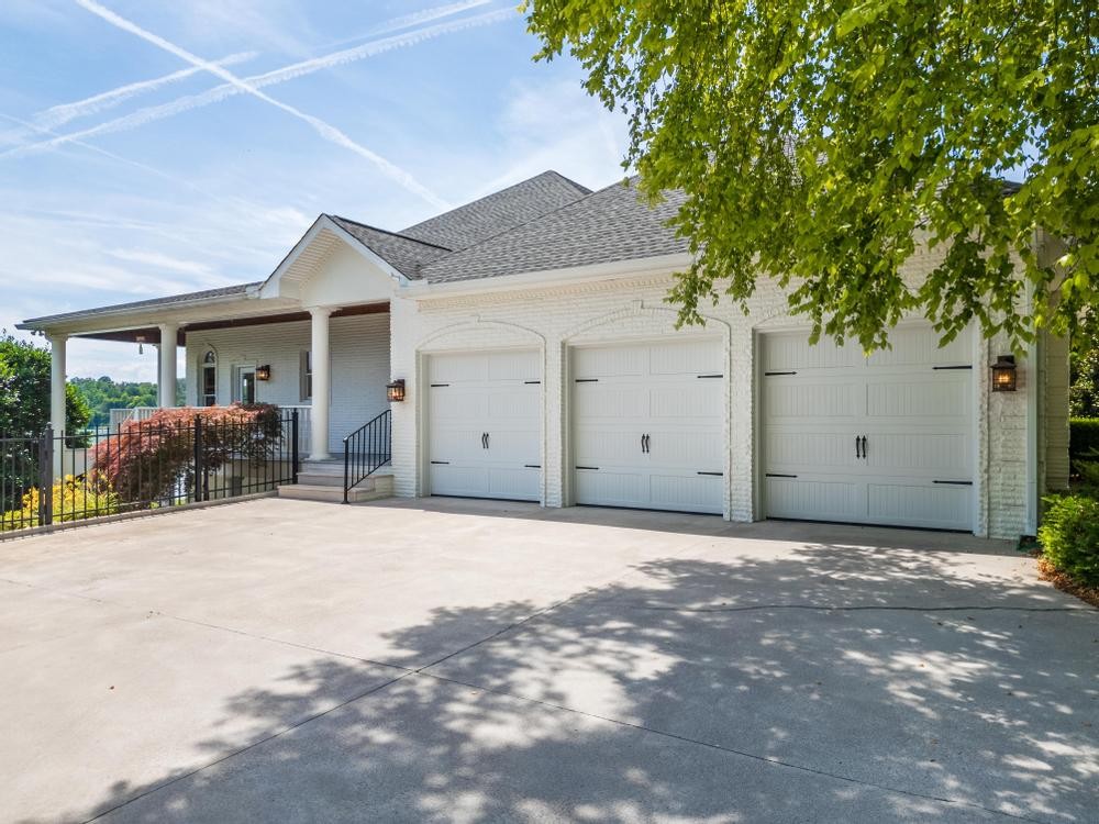 115 Blue Herron Dr