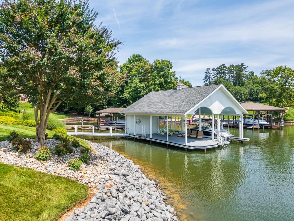 115 Blue Herron Dr