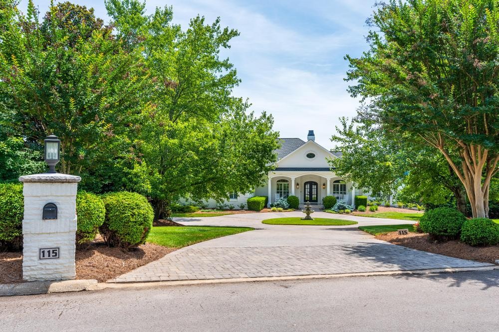 115 Blue Herron Dr