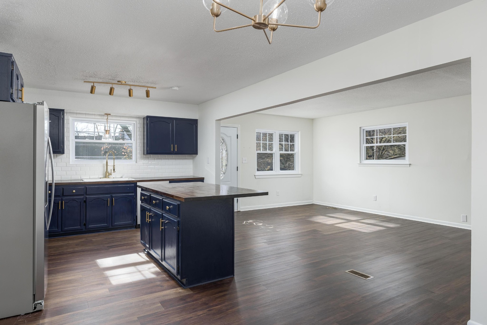 1313 W 46th Street