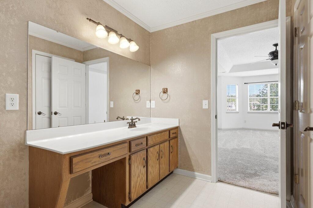 8708 Oak View Drive